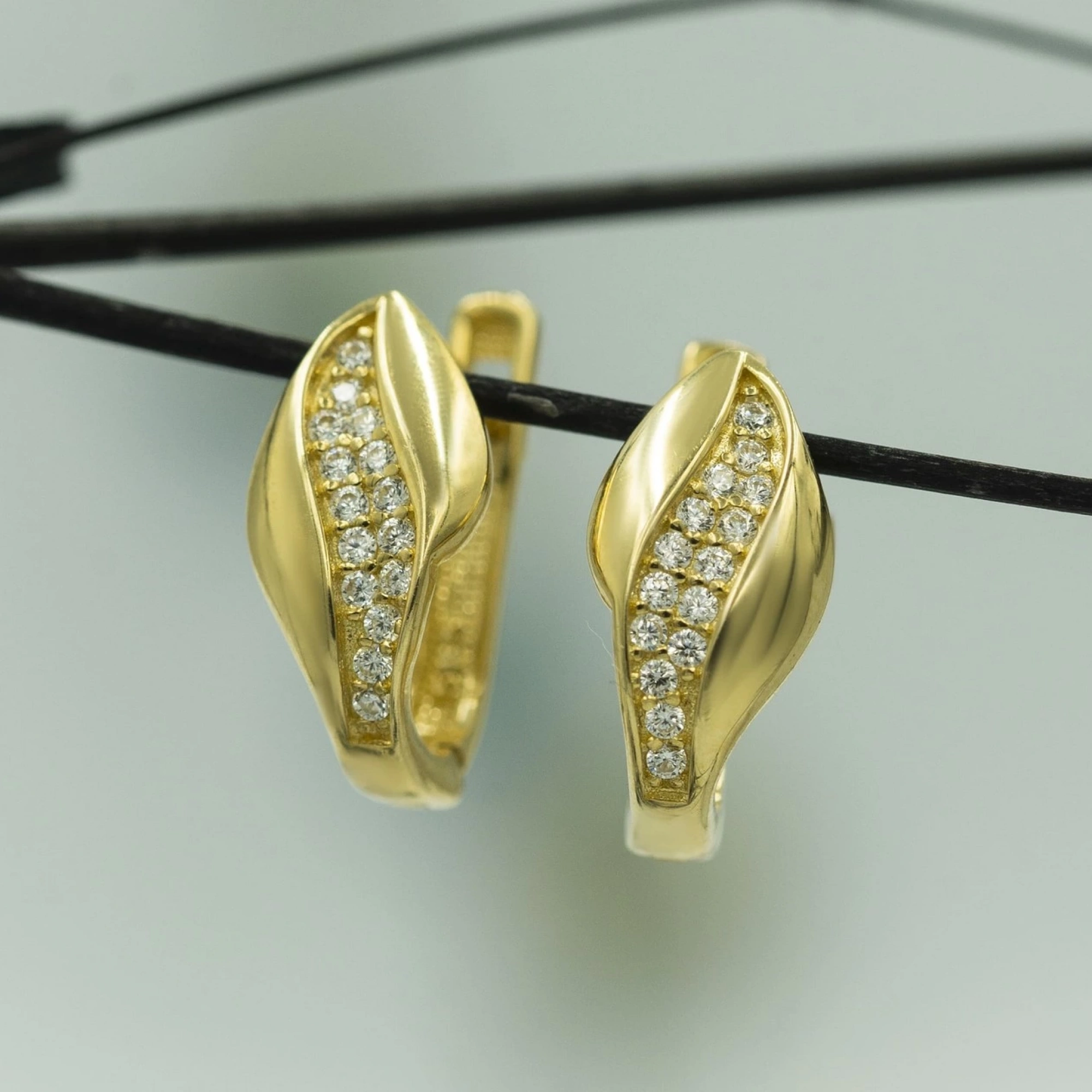 J Model 14 Ayar Altın Küpe