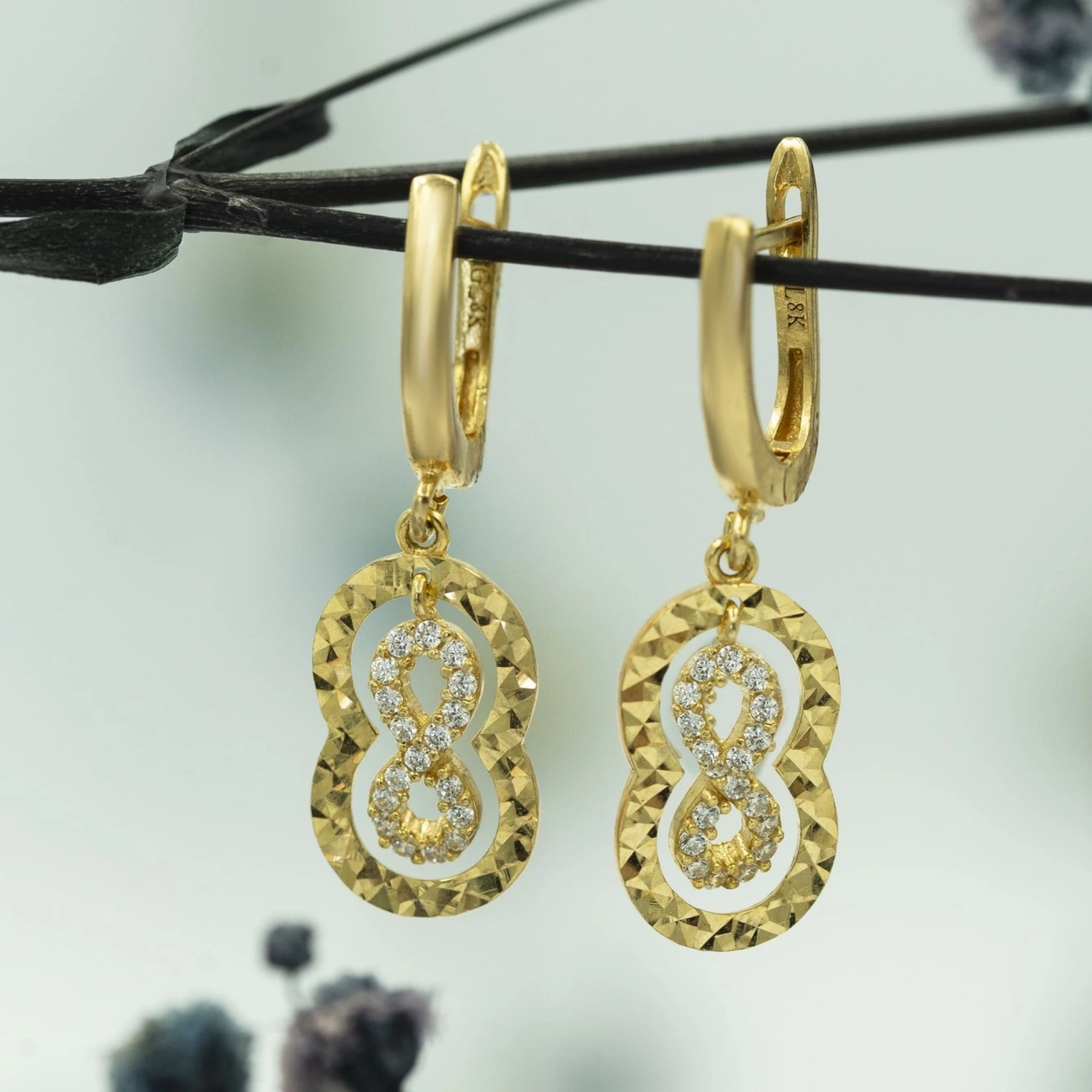 Çerçeveli Sonsuzluk Taşlı 14 Ayar Altın Küpe