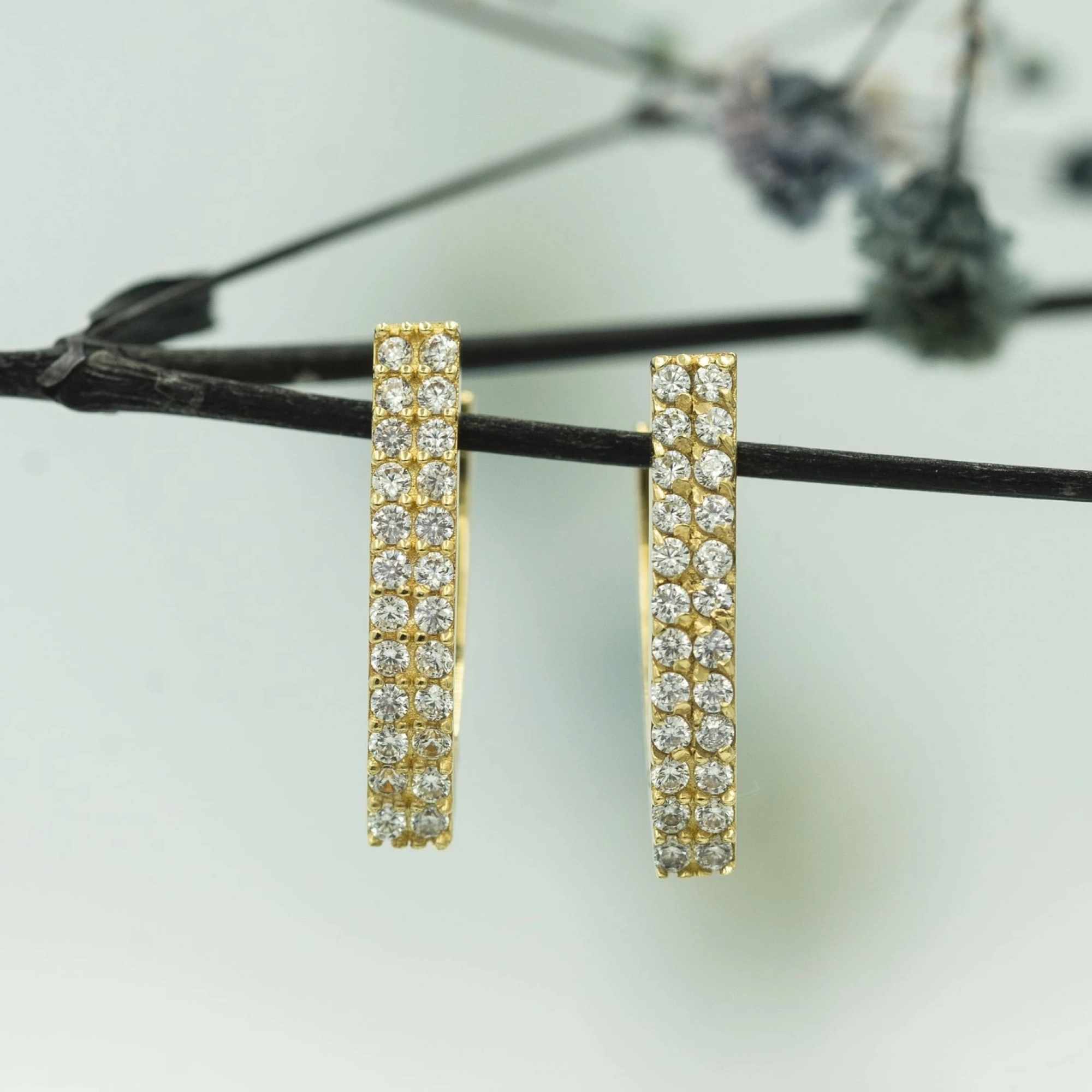 Yarım Tur Taşlı 14 Ayar Altın Küpe