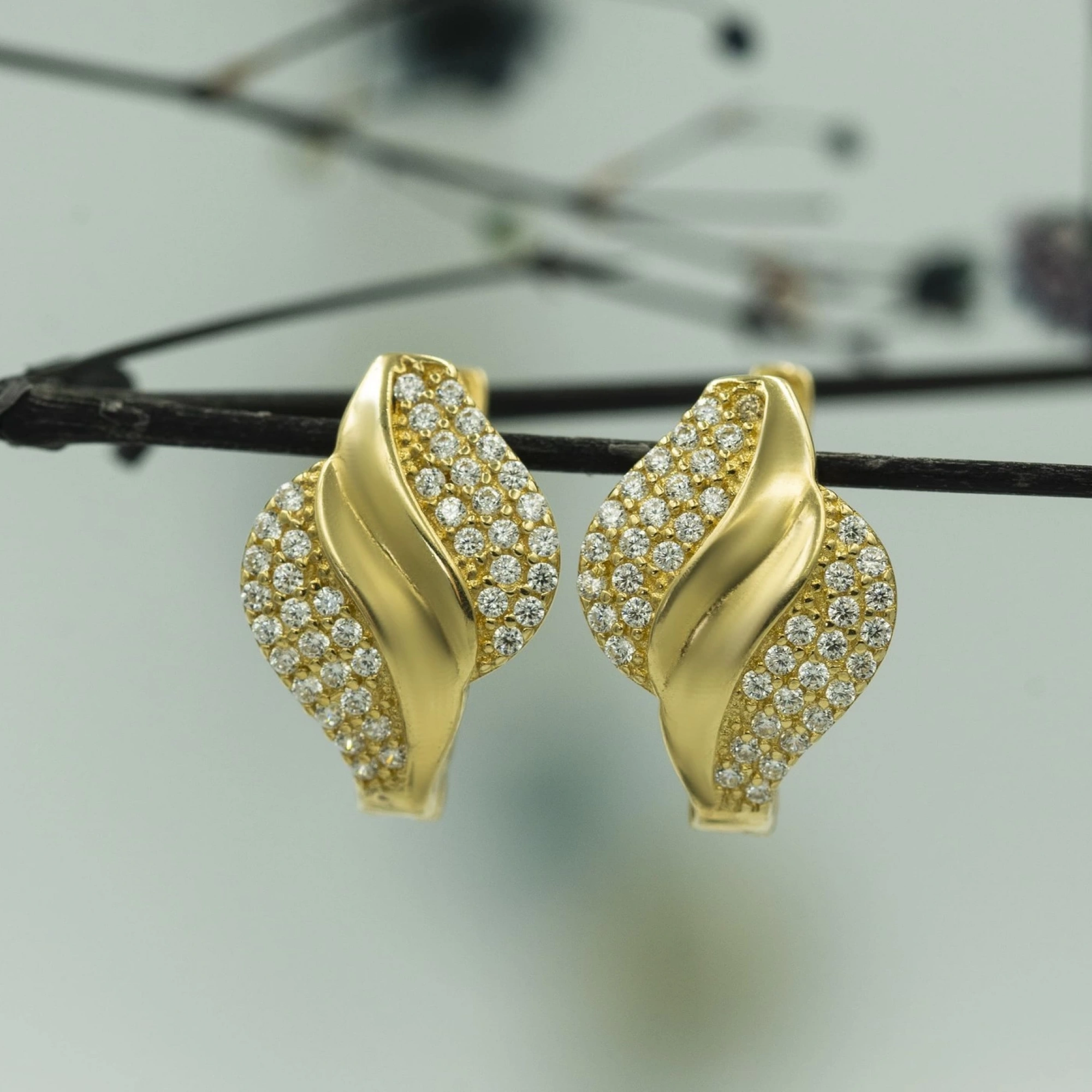 Zirkon Taşlı 14 Ayar Altın Küpe