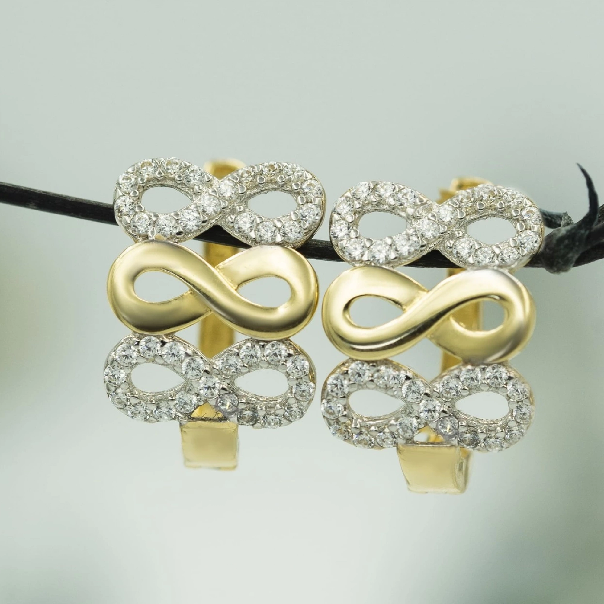 Üç Taşlı Sonsuzluk 14 Ayar Altın Küpe