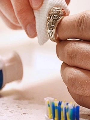 GÜMÜŞ TAKILAR NASIL PARLATILIR?