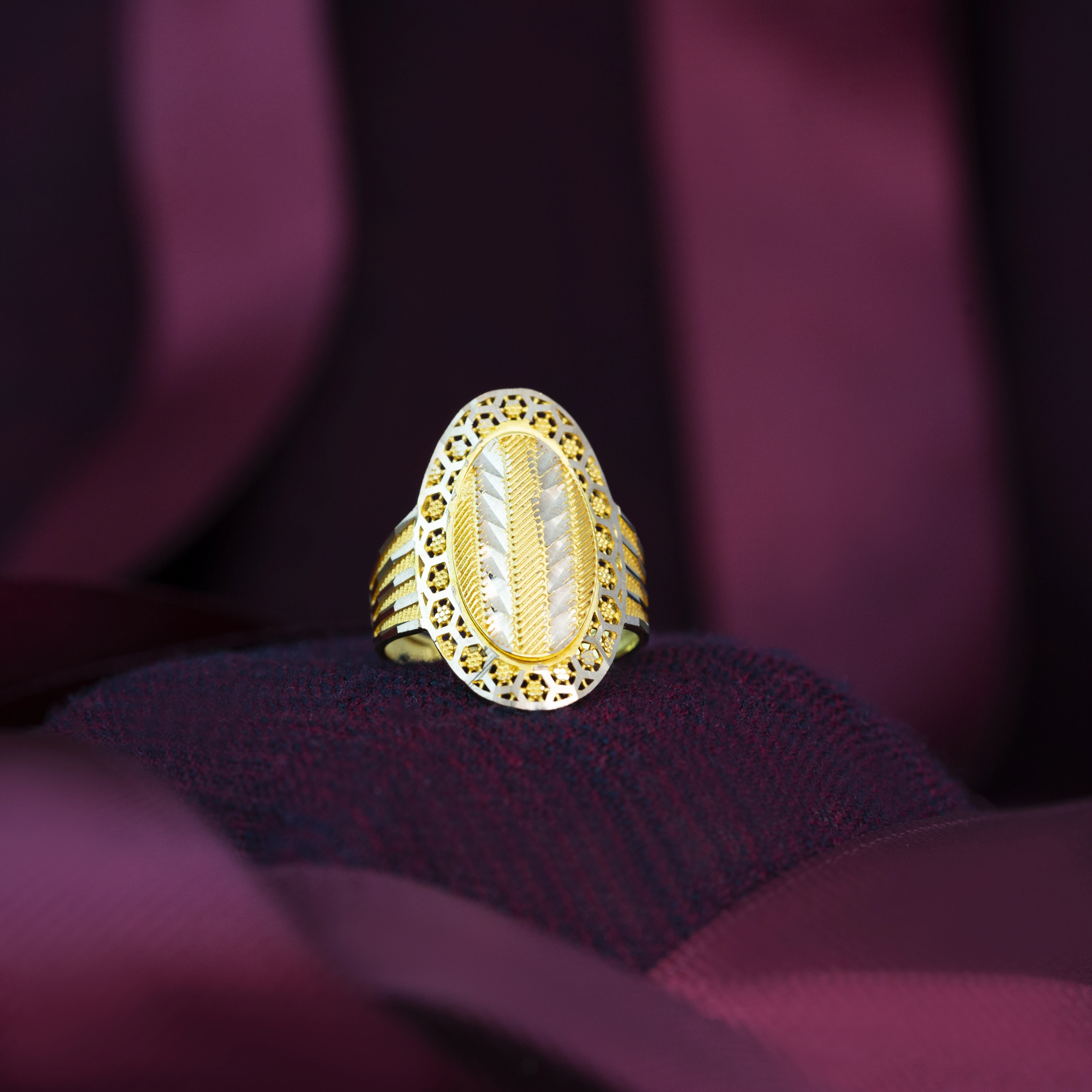 Altıgen Desenli 8 Ayar Altın Yüzük