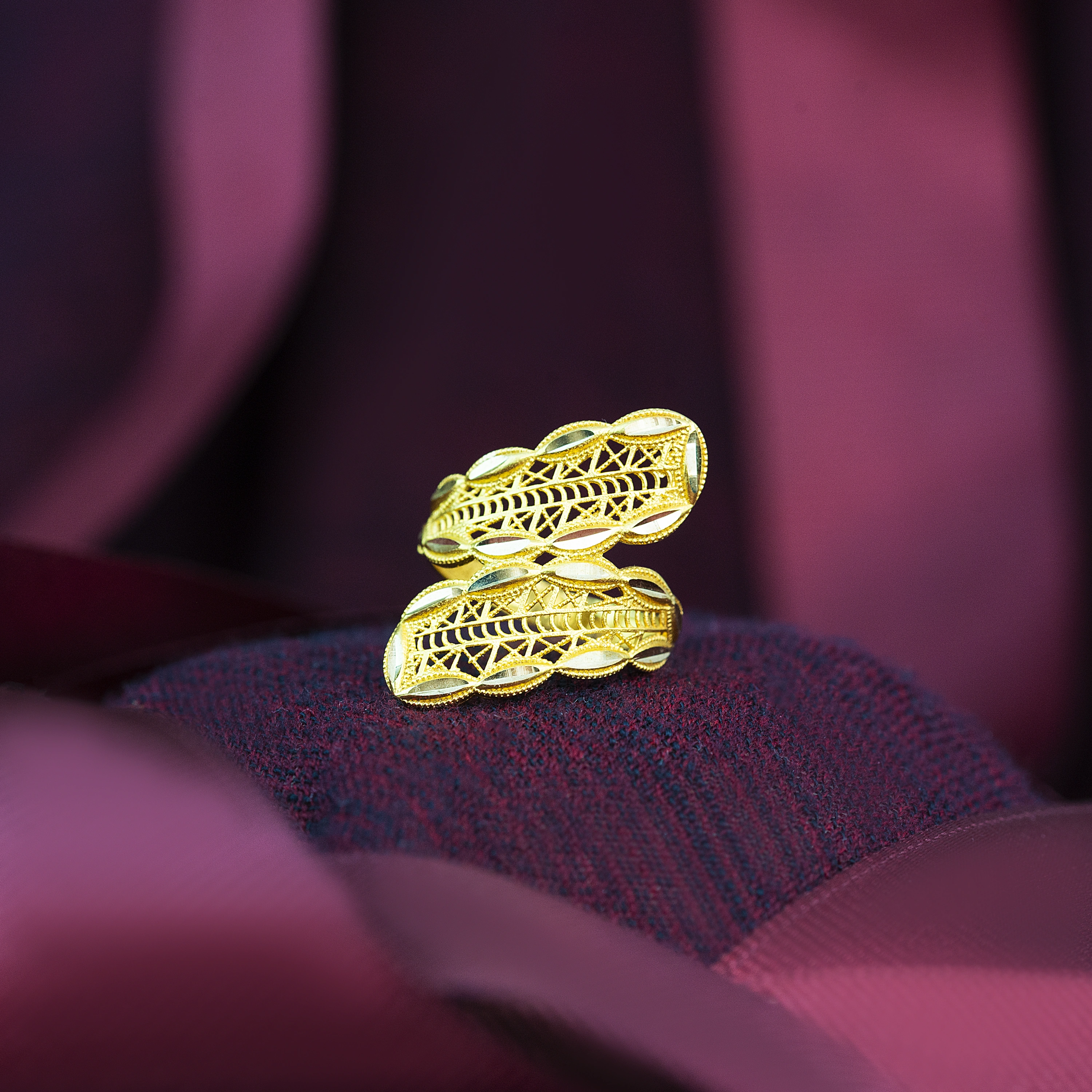 Astar Desenli 8 Ayar Altın Yüzük