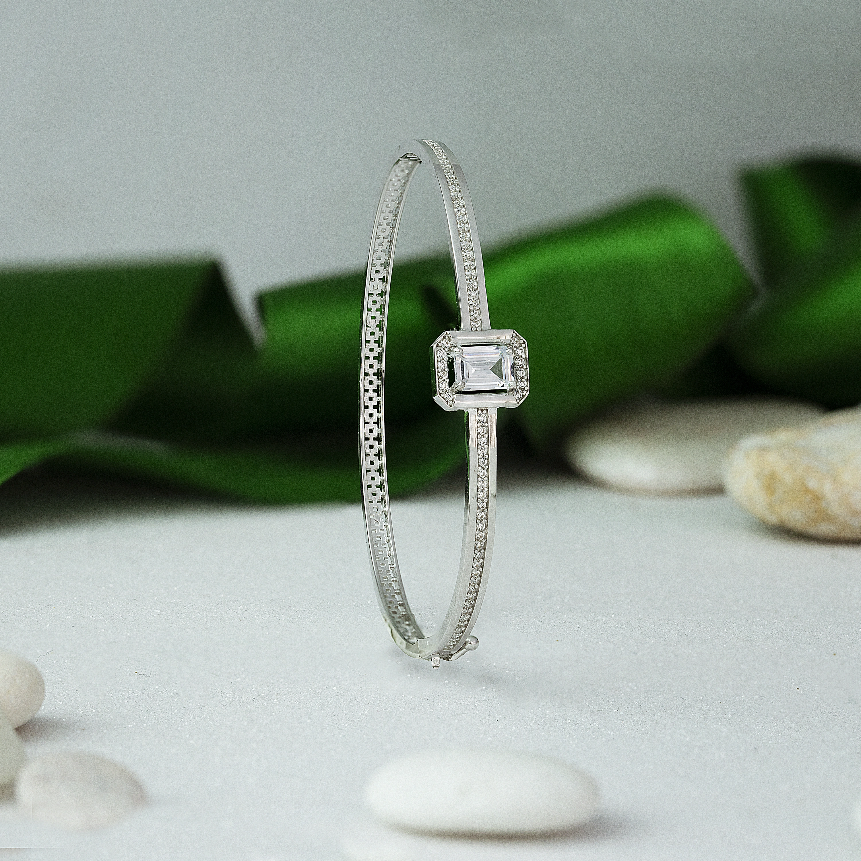 Baget Desenli 8 Ayar Kelepçe Bilezik