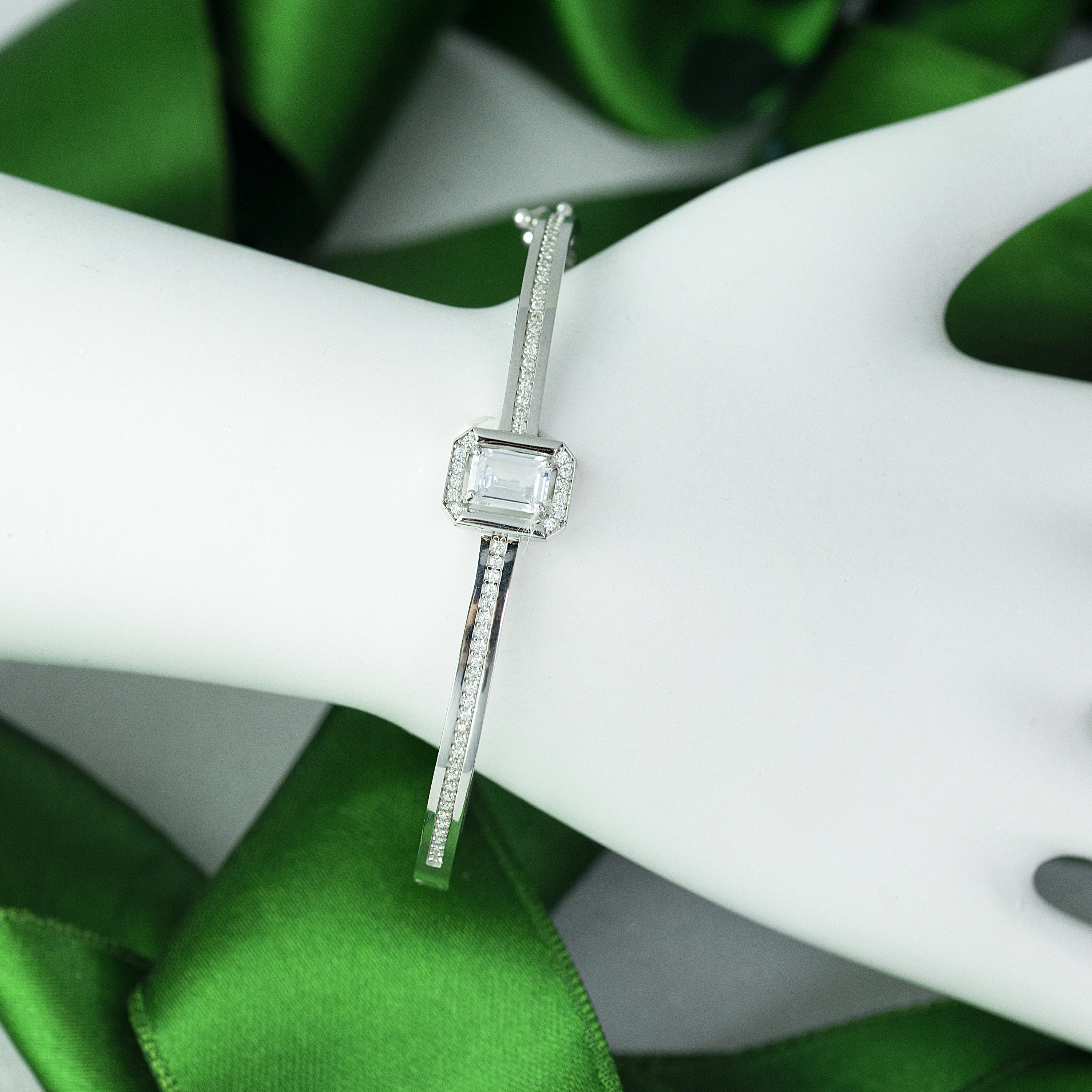 Baget Desenli 8 Ayar Kelepçe Bilezik