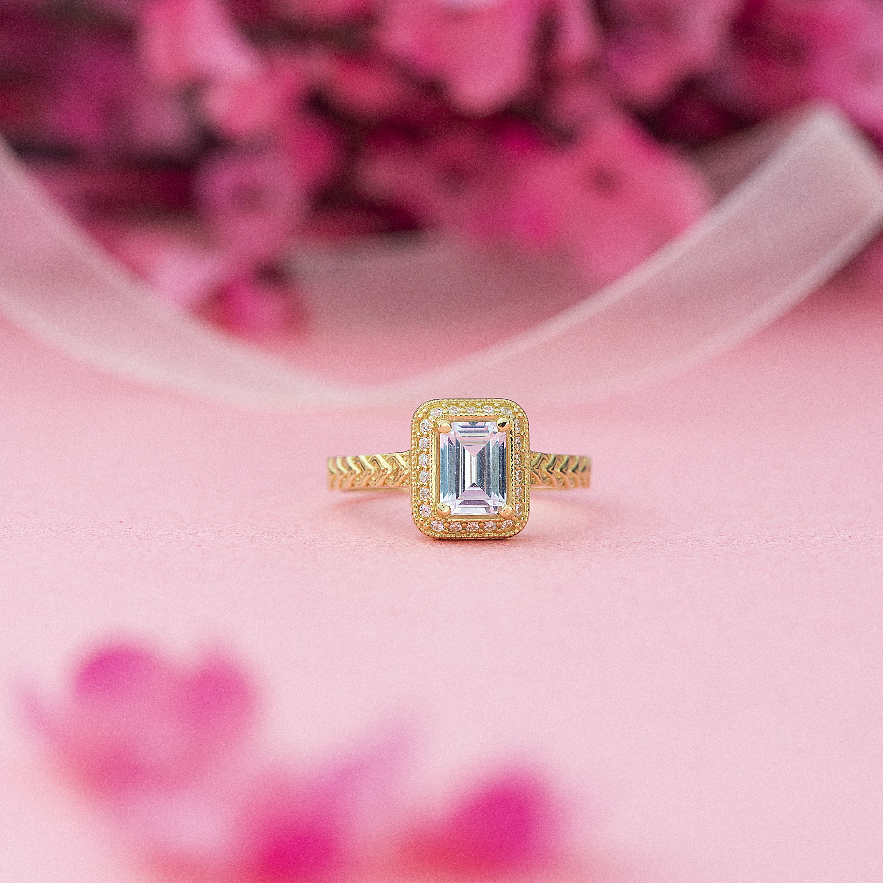 Baget Taşlı Sarmal 14 Ayar Altın Yüzük