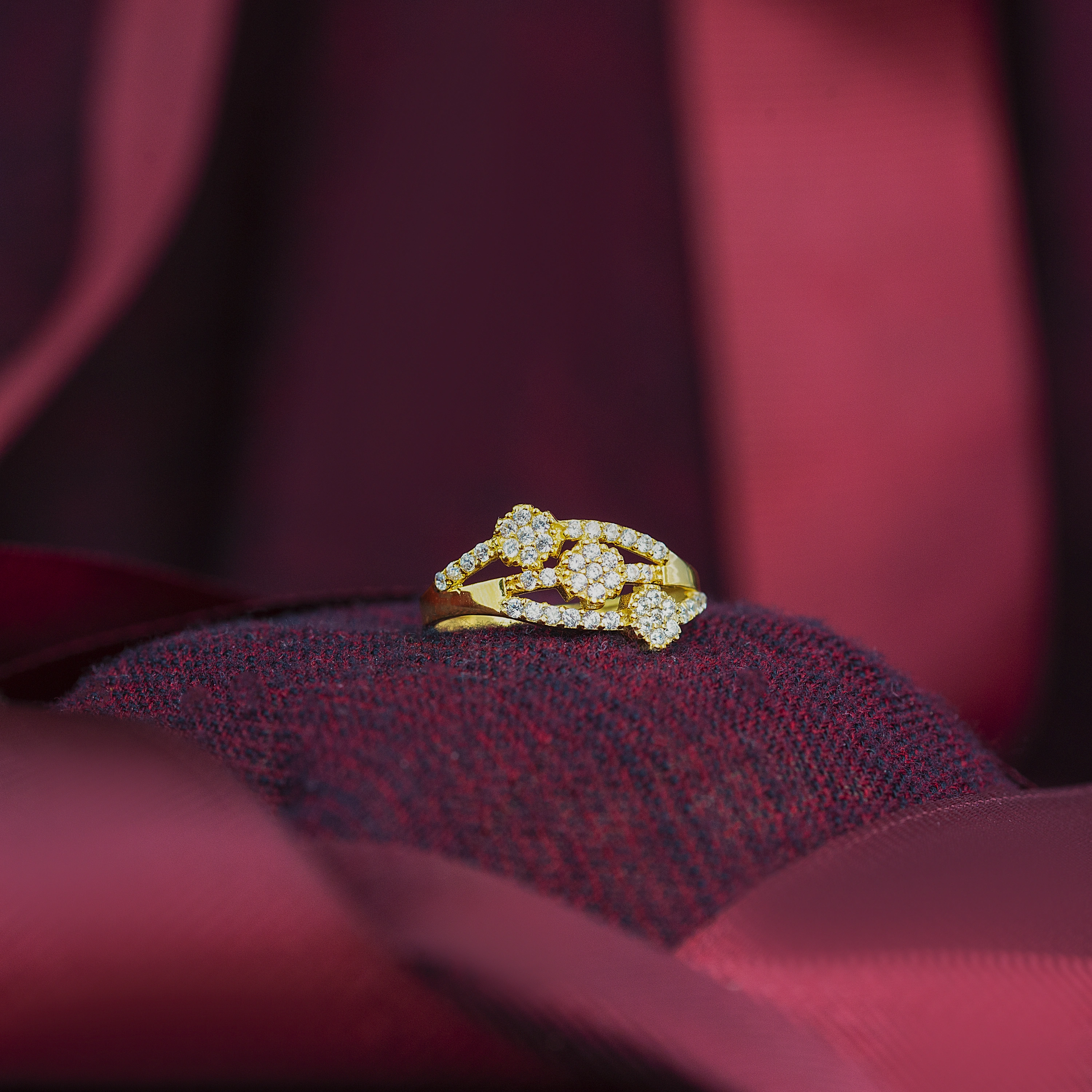 Çiçek TekTaşlı 14 Ayar Altın Yüzük