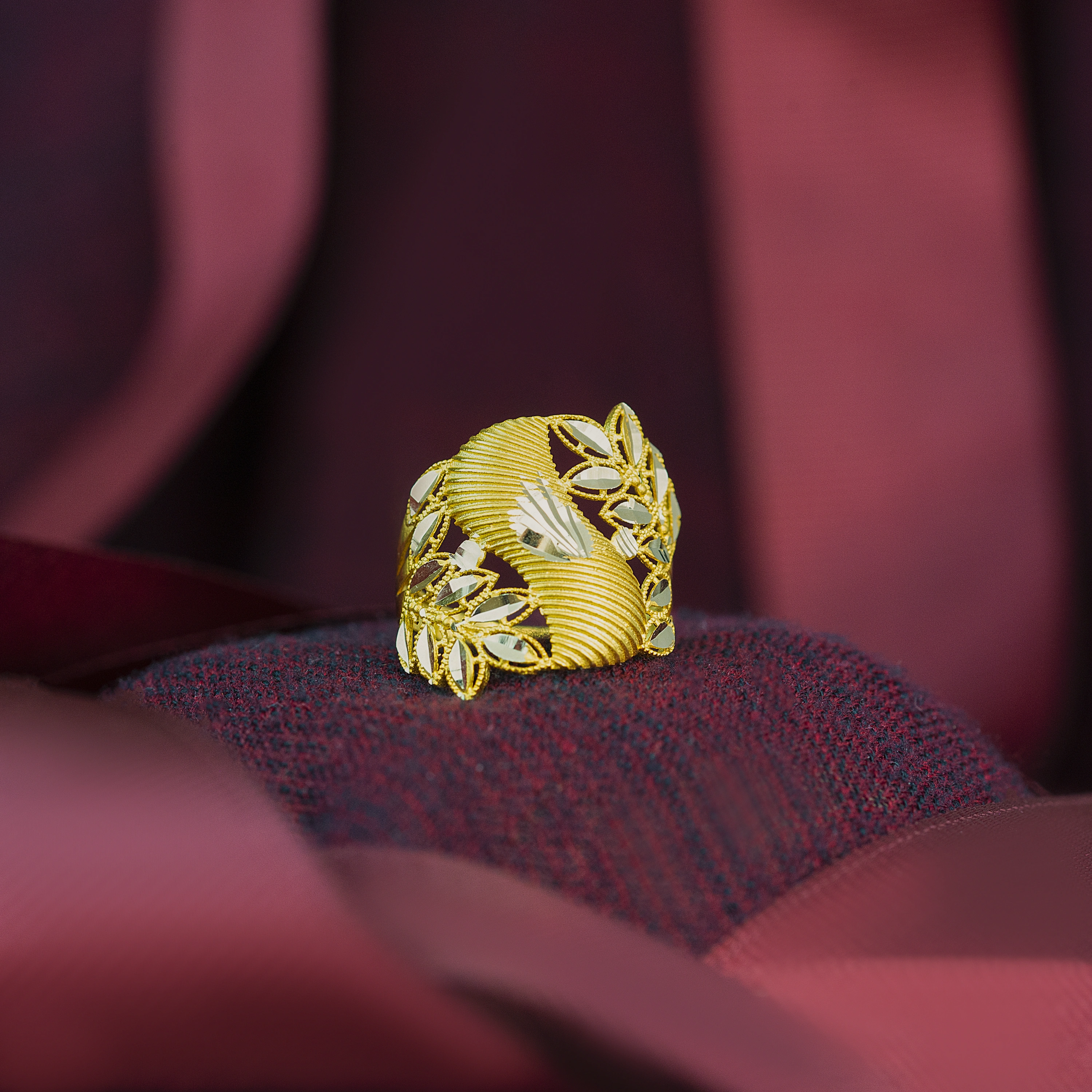 Deniz Kabuğu Desenli 14 Ayar Altın Yüzük