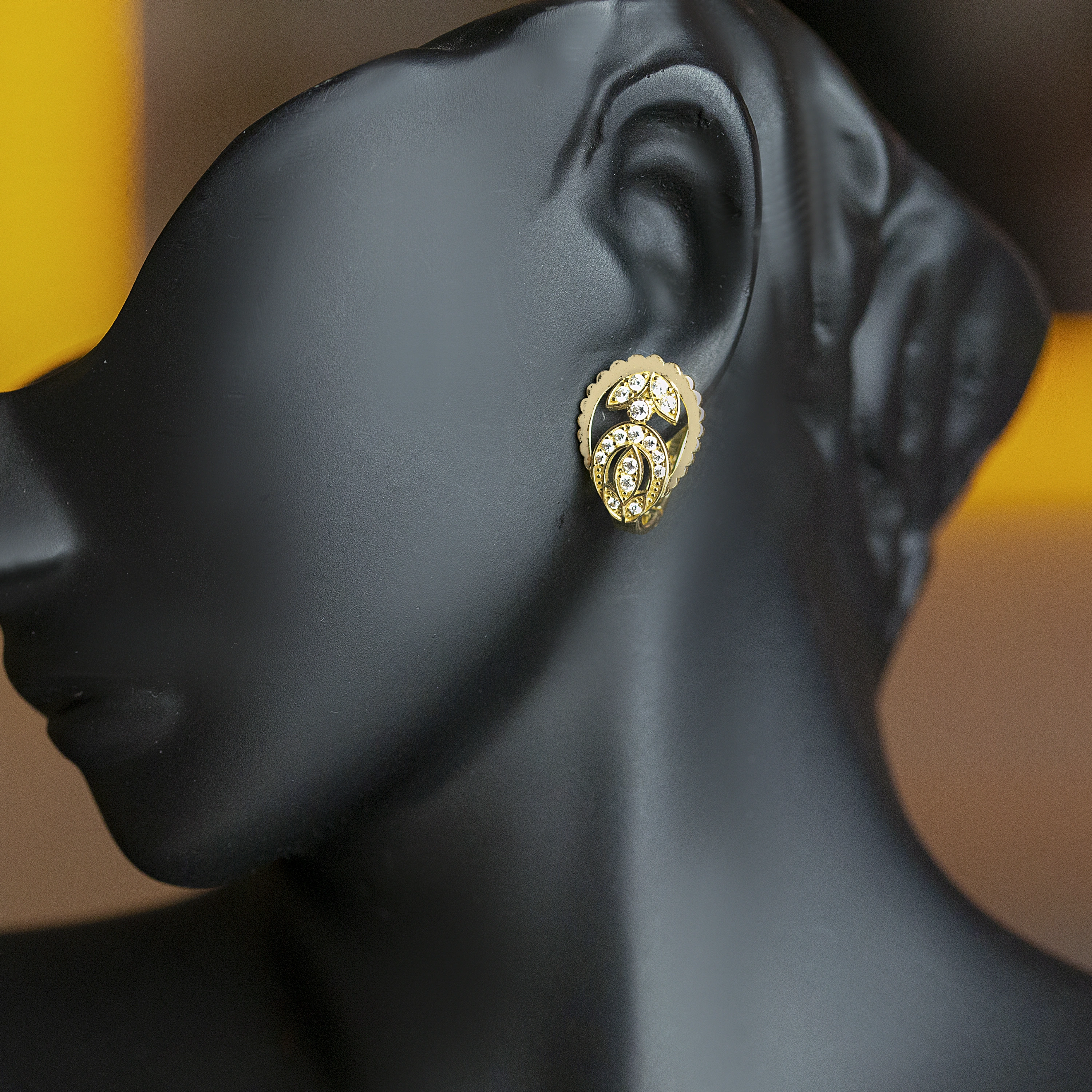 Fantezi Model 14 Ayar Klipsli Altın Küpe