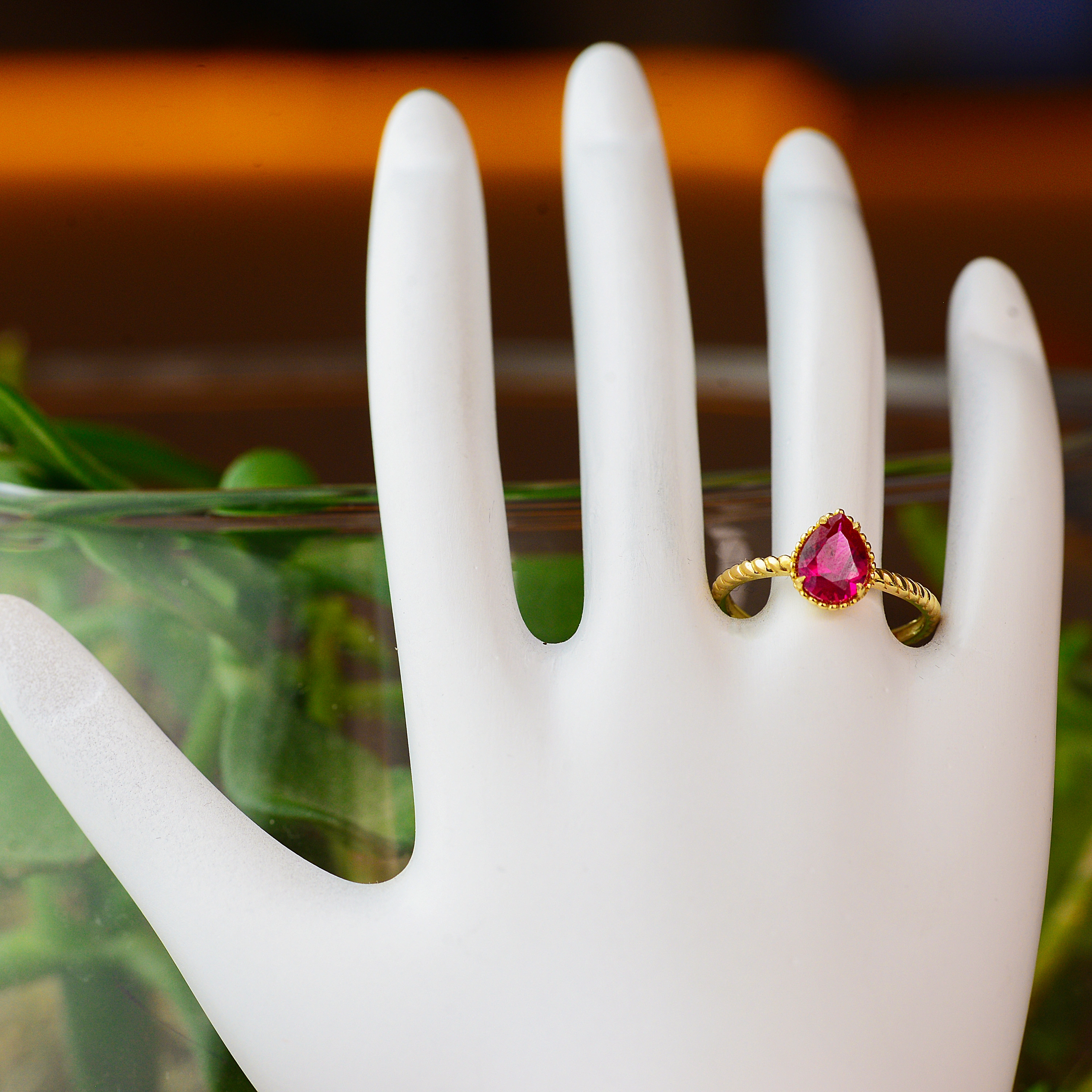 Fuşya Taşlı 8 Ayar Altın Yüzük