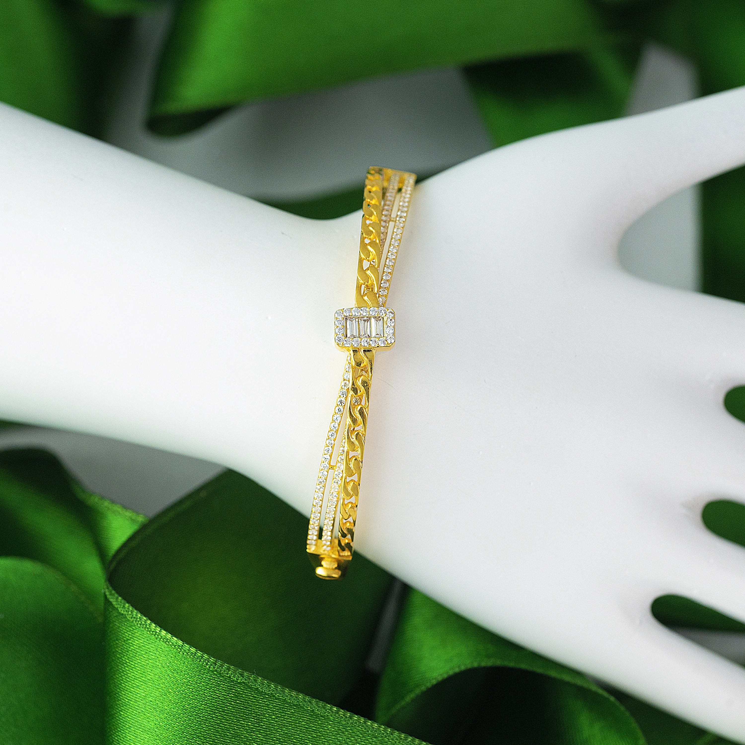 Gurmet Desenli Baget 14 Ayar Kelepçe Bilezik