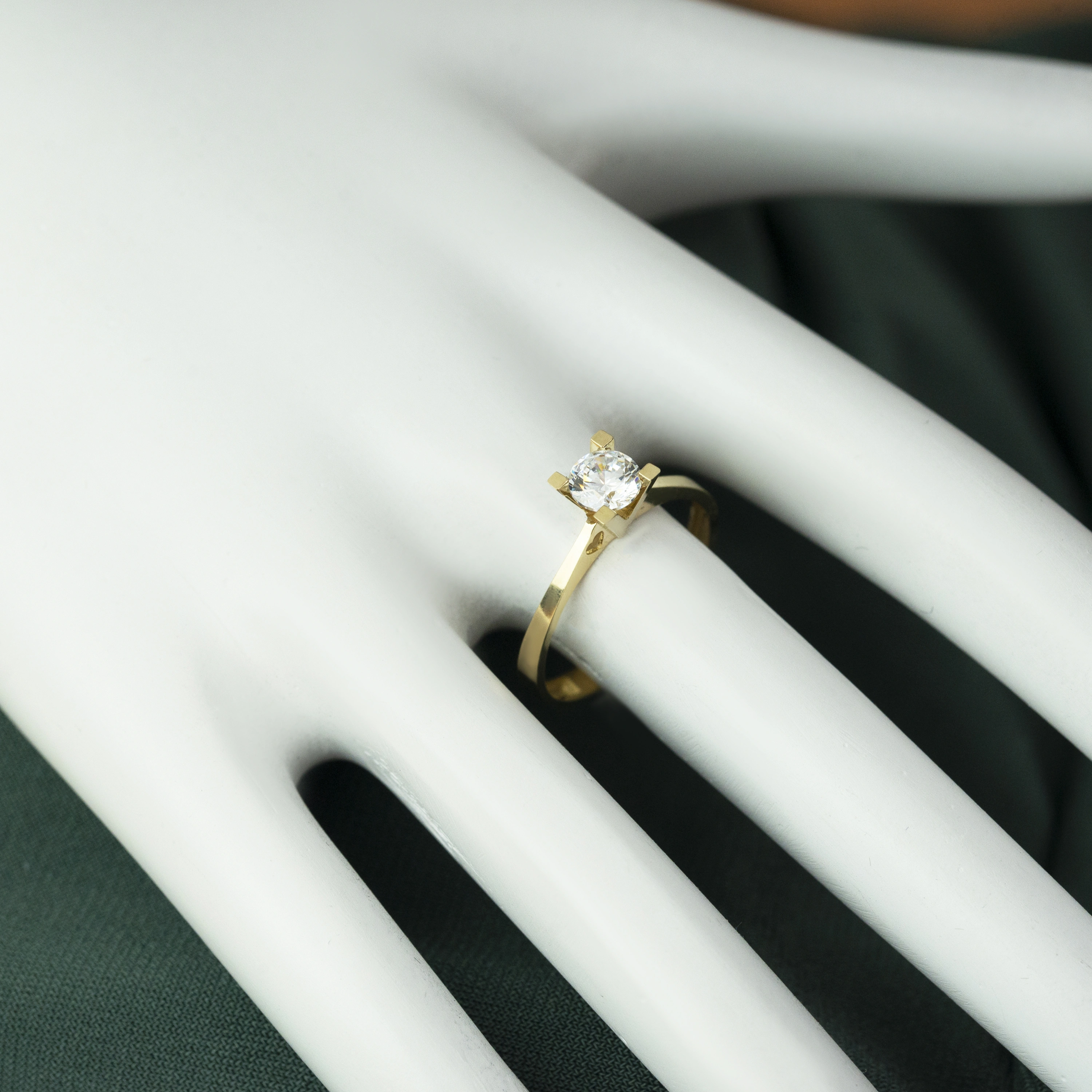 Kalp Motifli Tektaş 14 Ayar Altın Yüzük