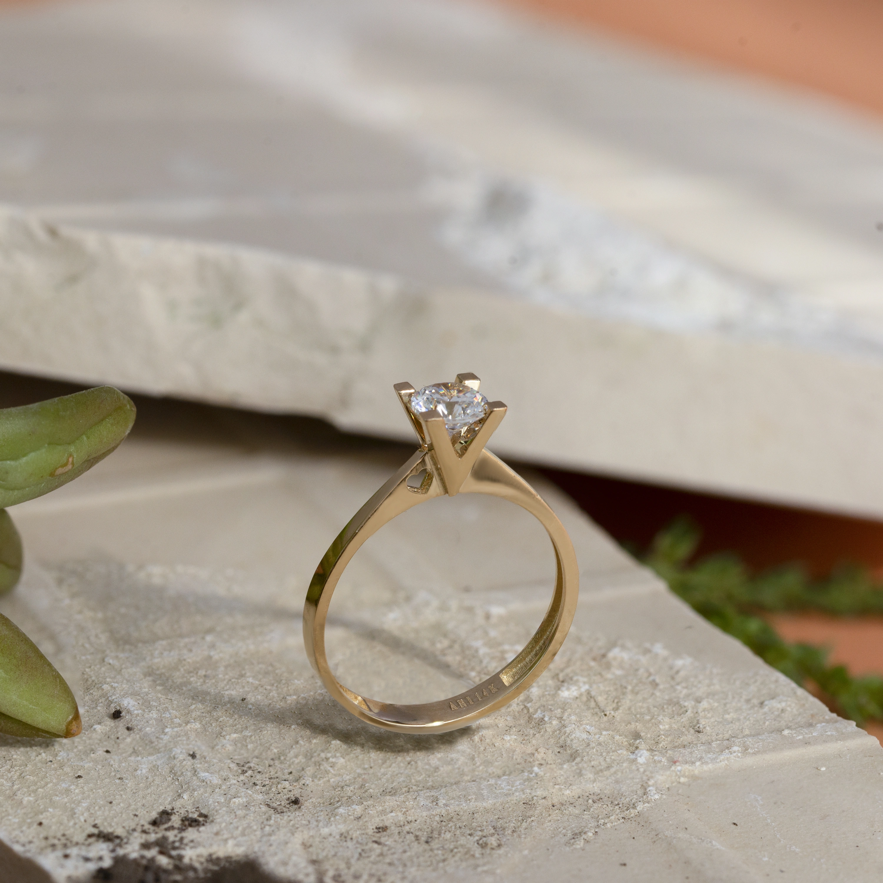 Kalp Motifli Tektaş 14 Ayar Altın Yüzük