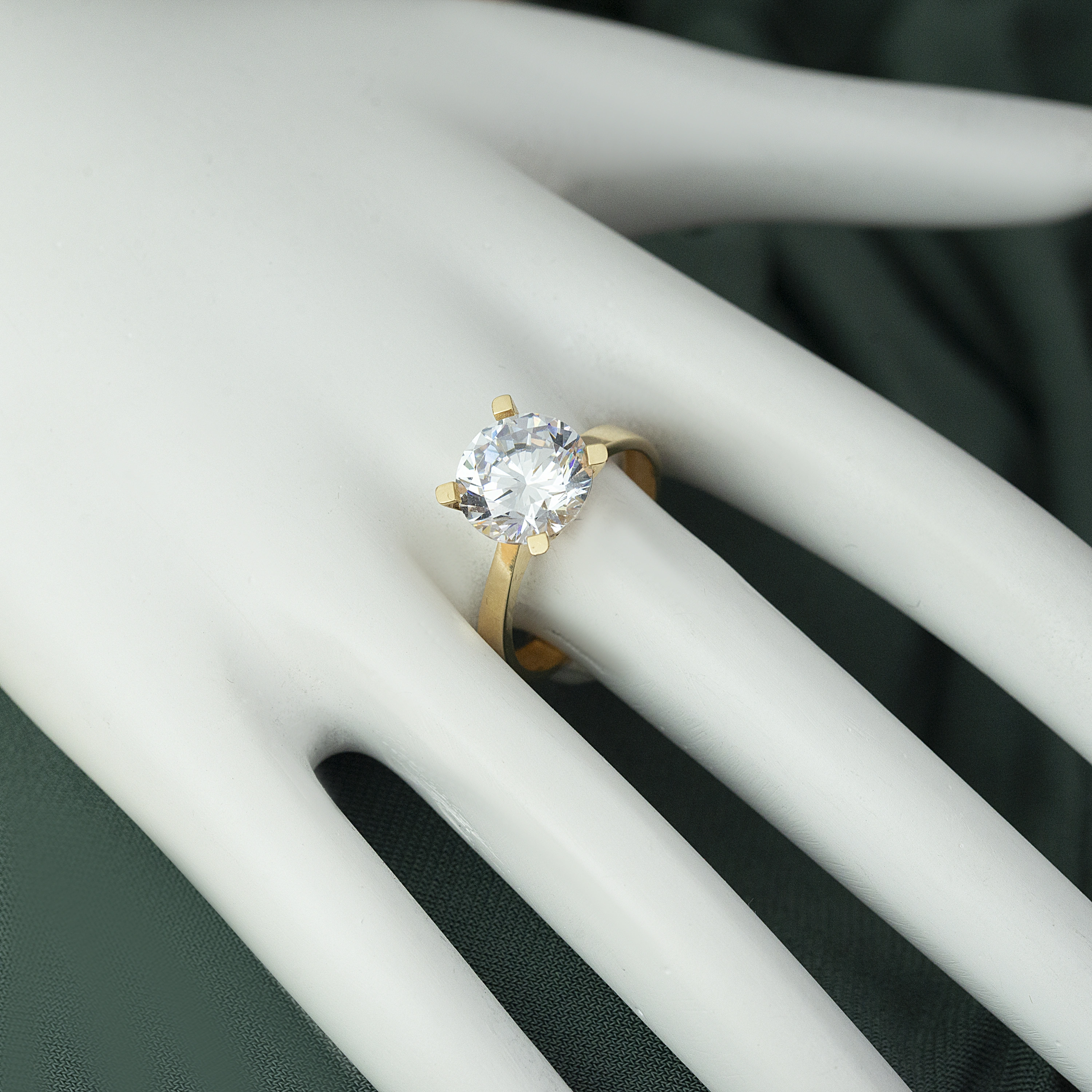 Kalp Motifli Tektaş 8 Ayar Altın Yüzük