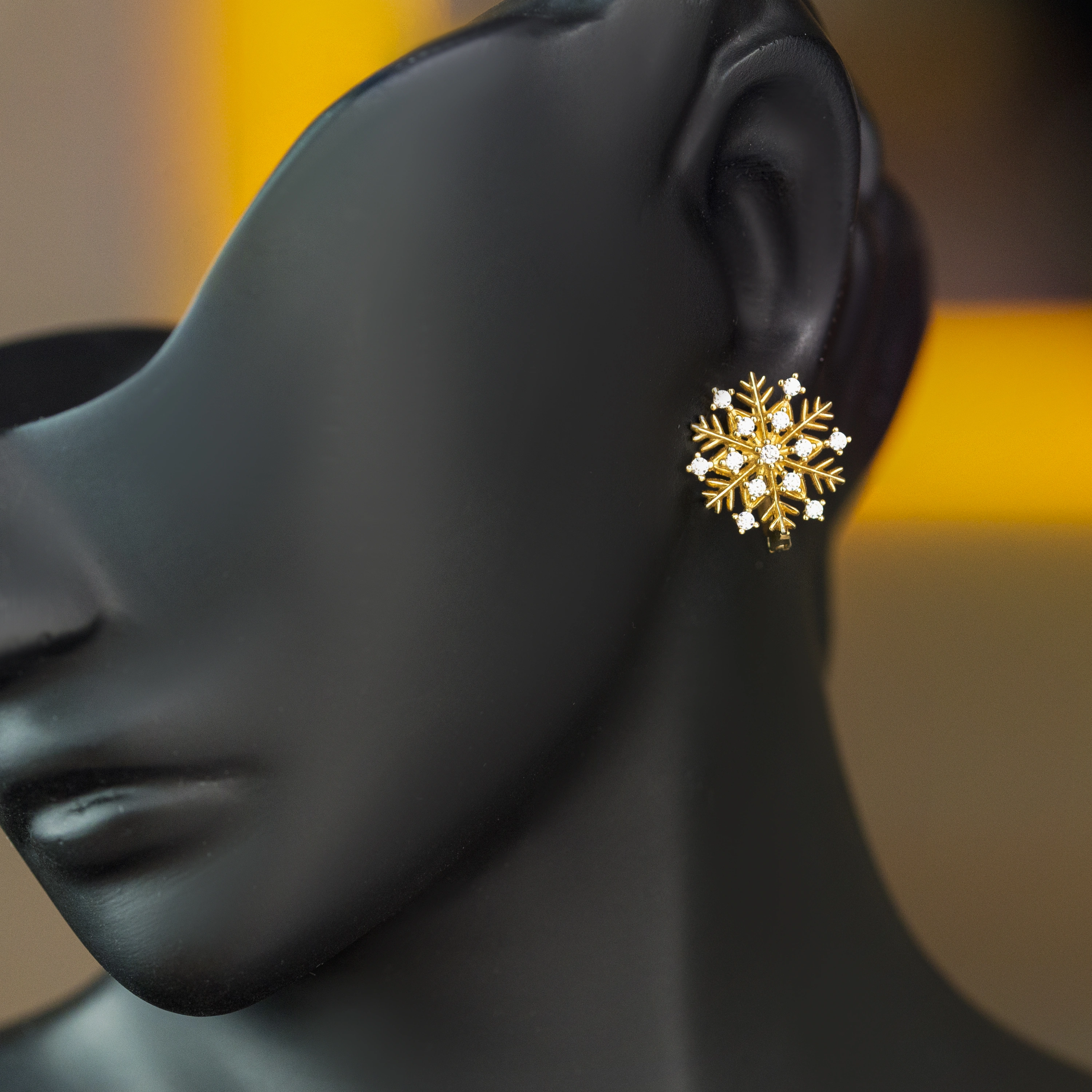 Kar Tanesi 14 Ayar Klipsli Altın Küpe