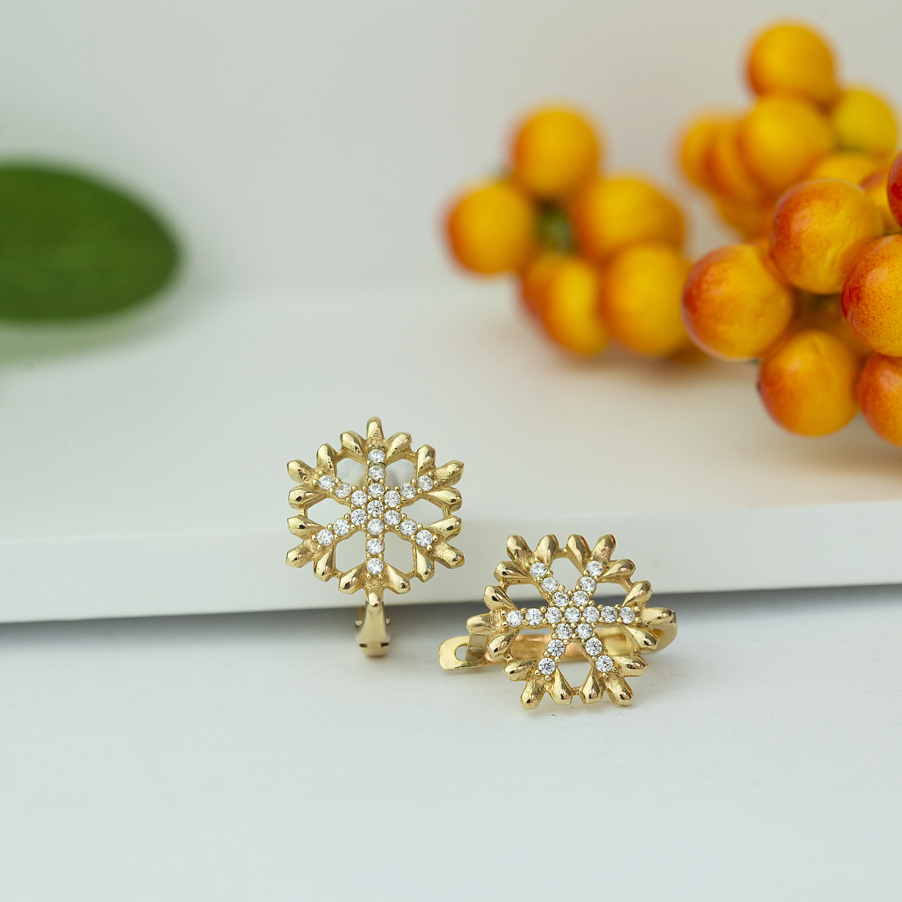 Kar Tanesi 8 Ayar Klipsli Altın Küpe