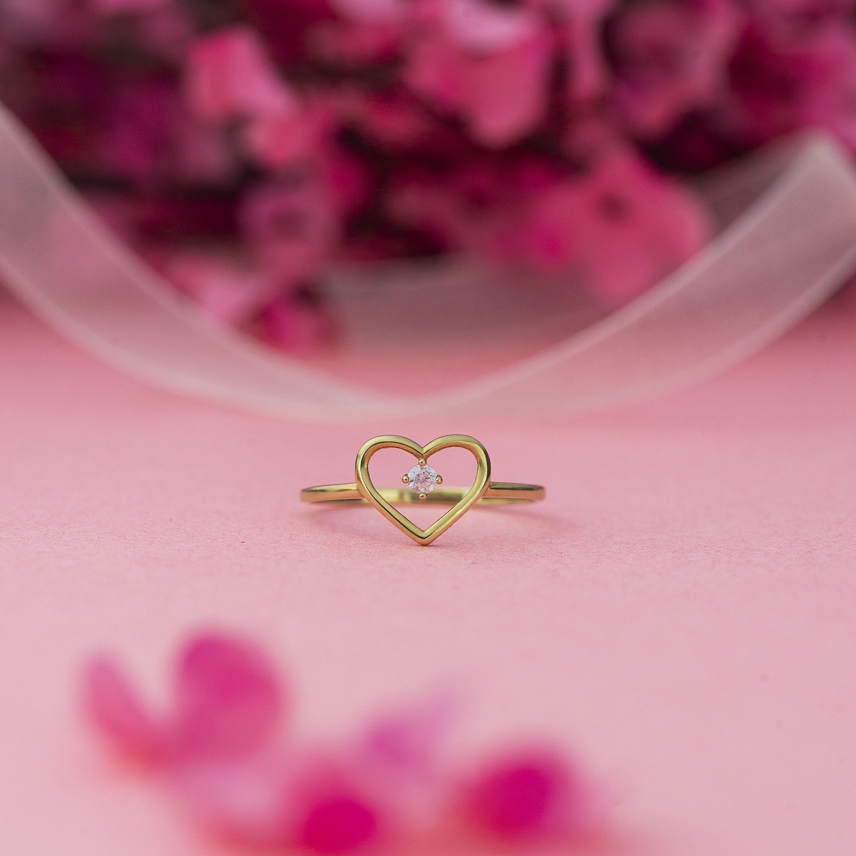Minimal Taş Detaylı Kalp 8 Ayar Altın Yüzük