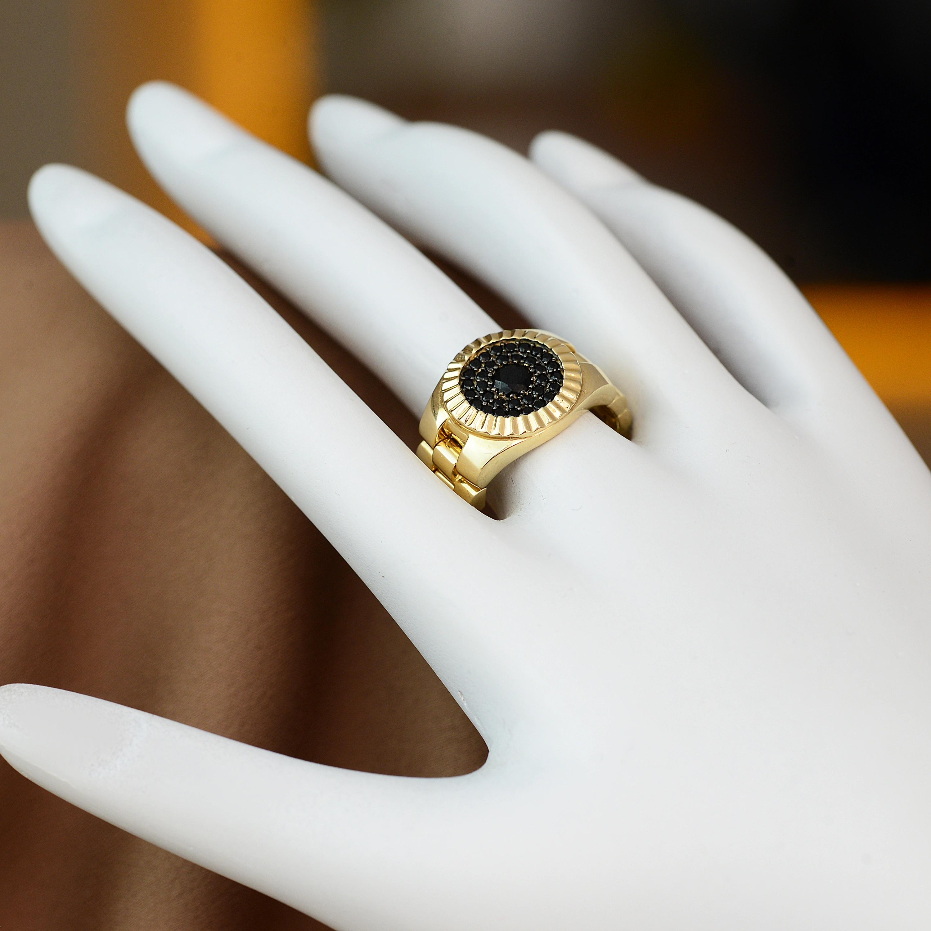 Oval Kesim Siyah Taşlı 14 Ayar Altın Yüzük