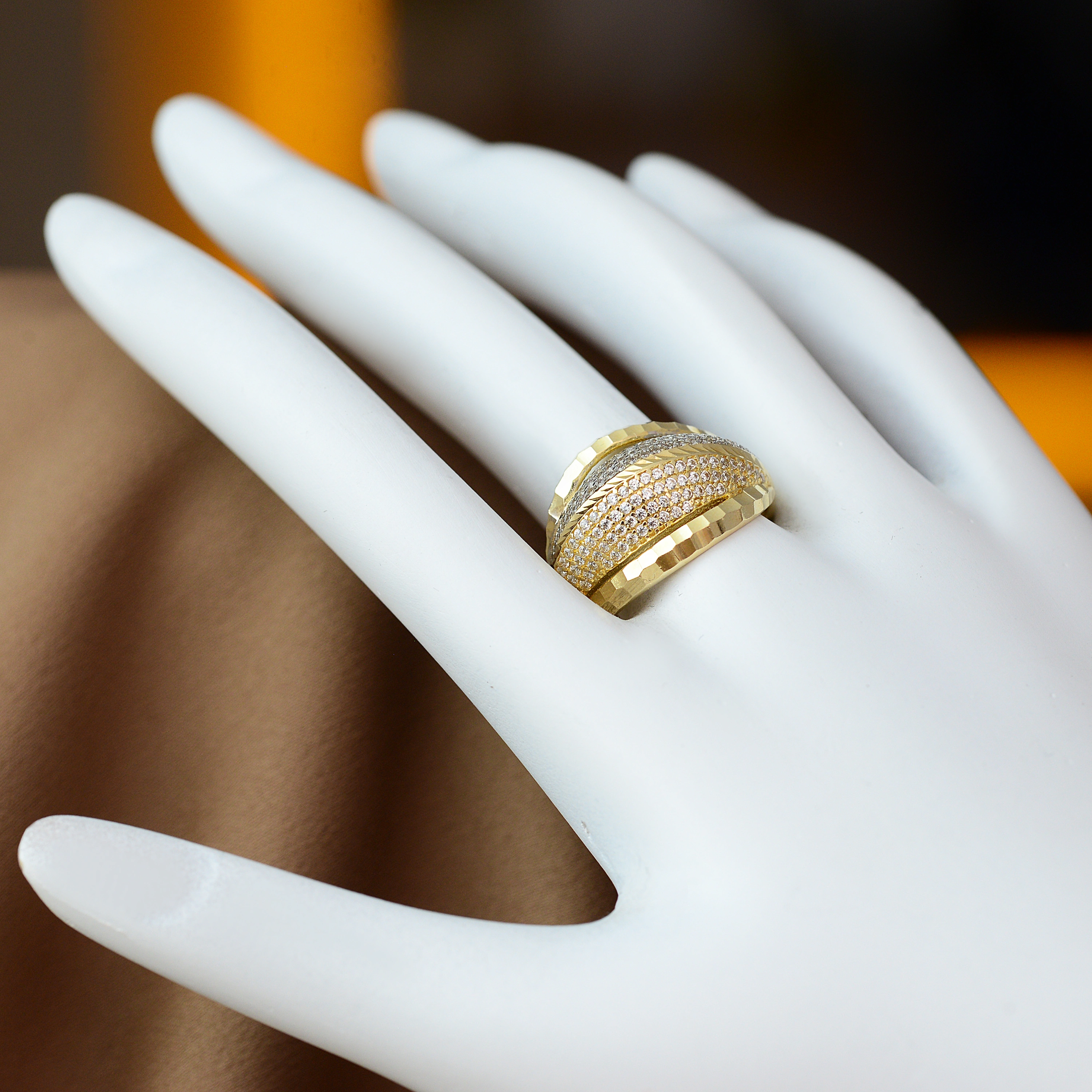 Oval Kesim Taşlı 14 Ayar Altın Yüzük