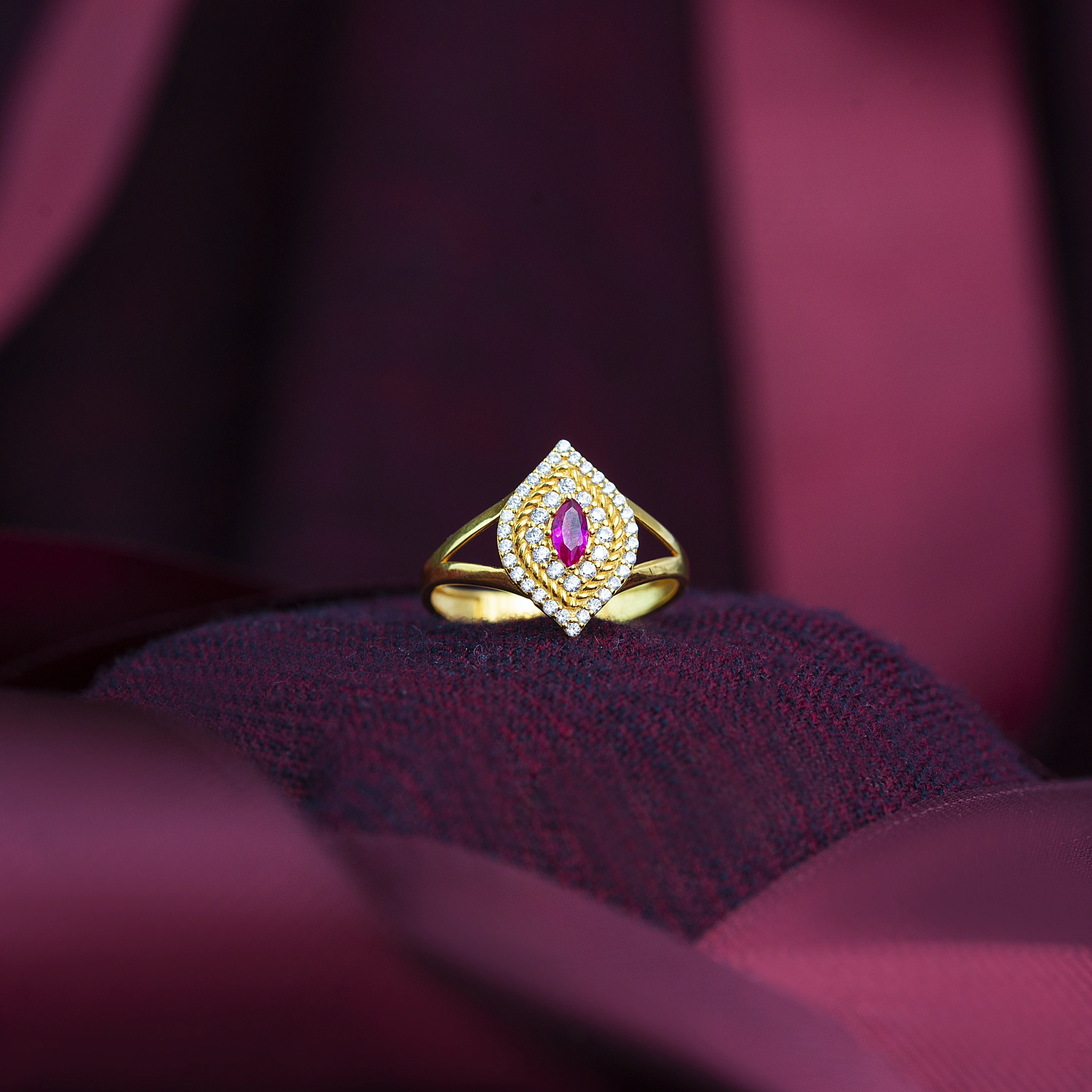 Pembe Taşlı 8 Ayar Altın Yüzük