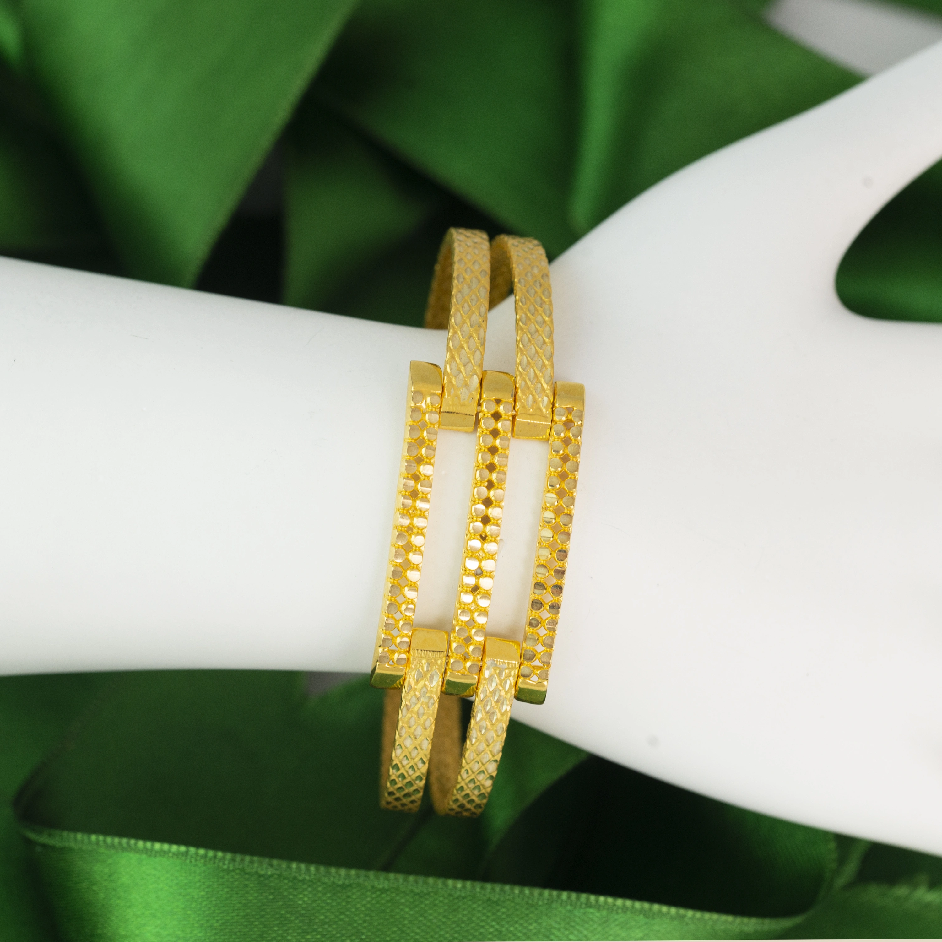 Pullu Kaburga 8 Ayar Kelepçe Bilezik