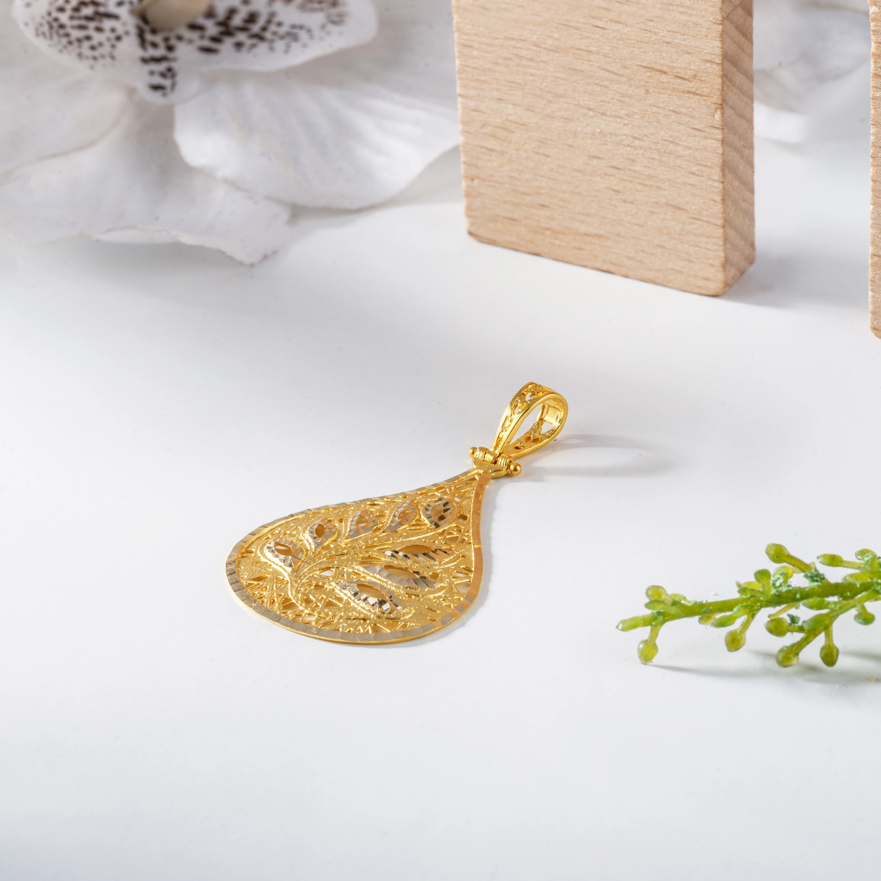 Yaprak Desenli 14 Ayar Altın Kolye Ucu