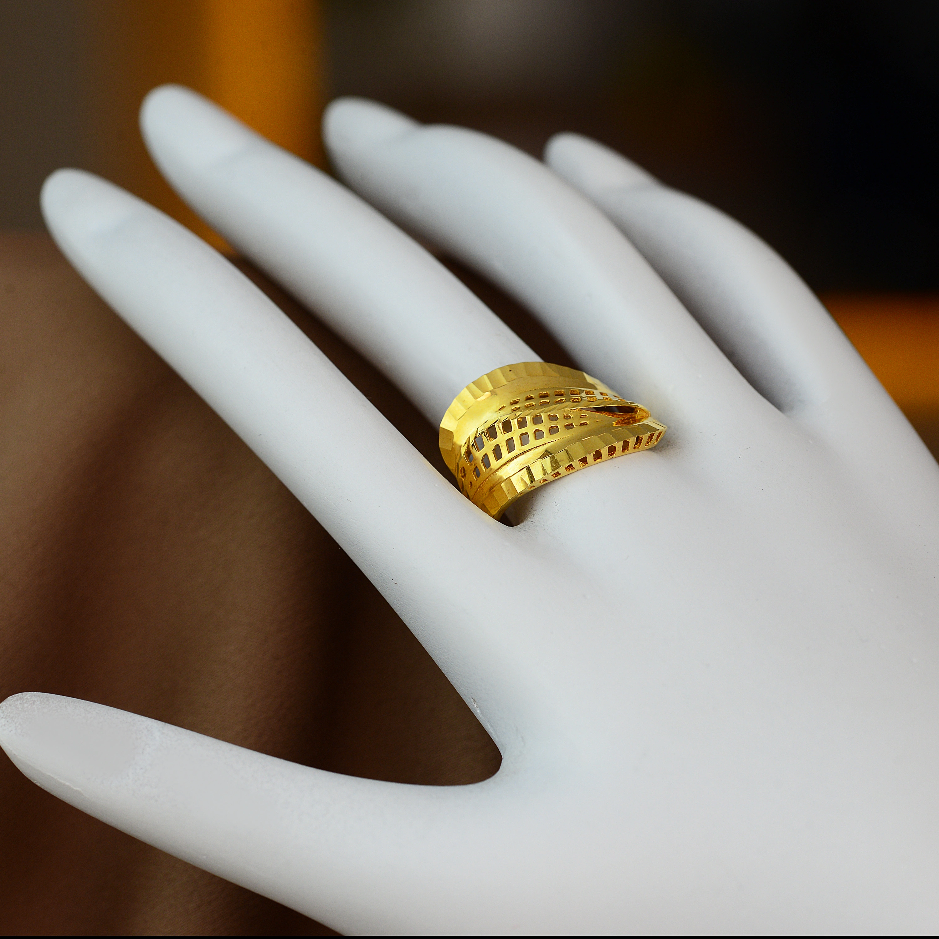 Sarmal Desenli 8 Ayar Altın Yüzük