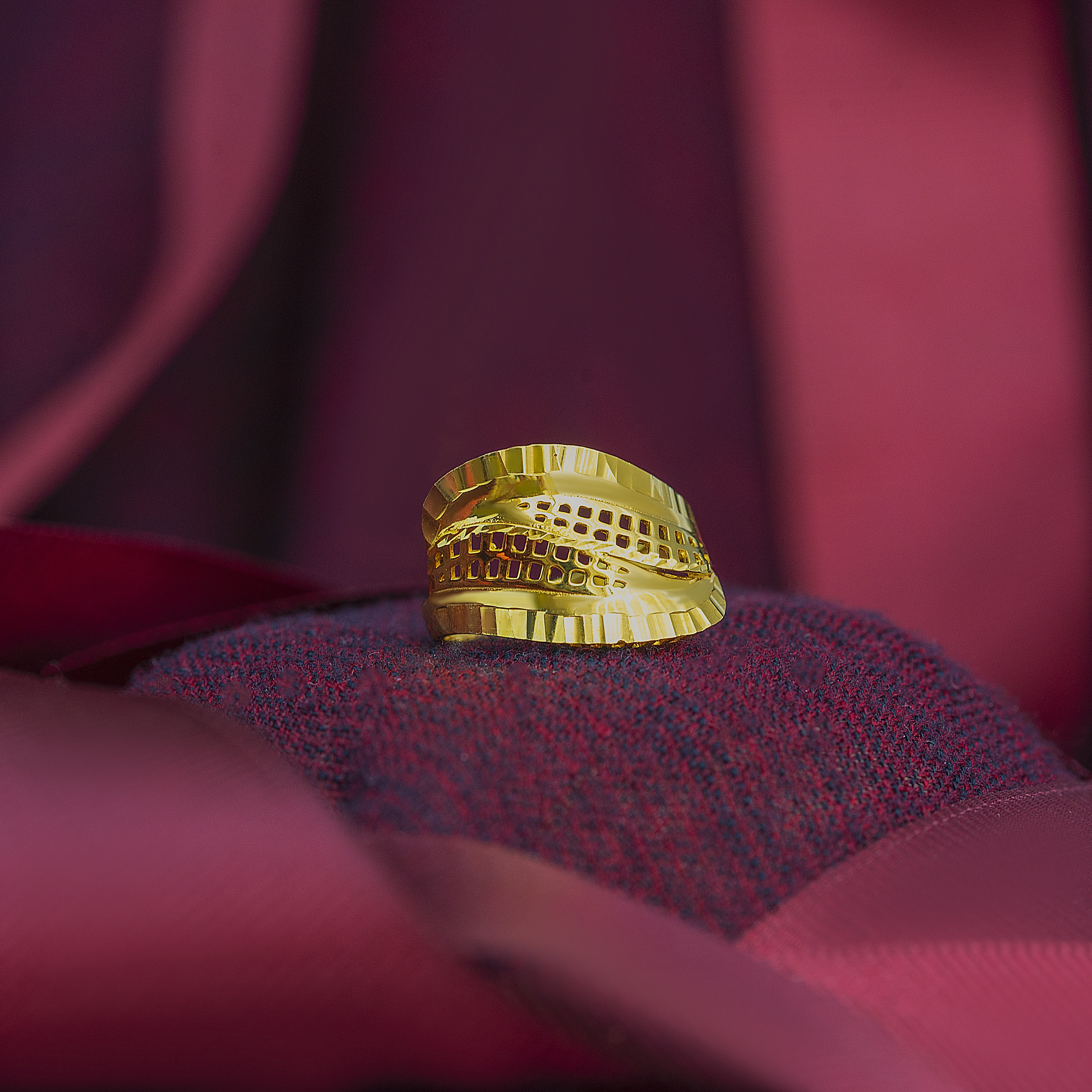 Sarmal Desenli 8 Ayar Altın Yüzük