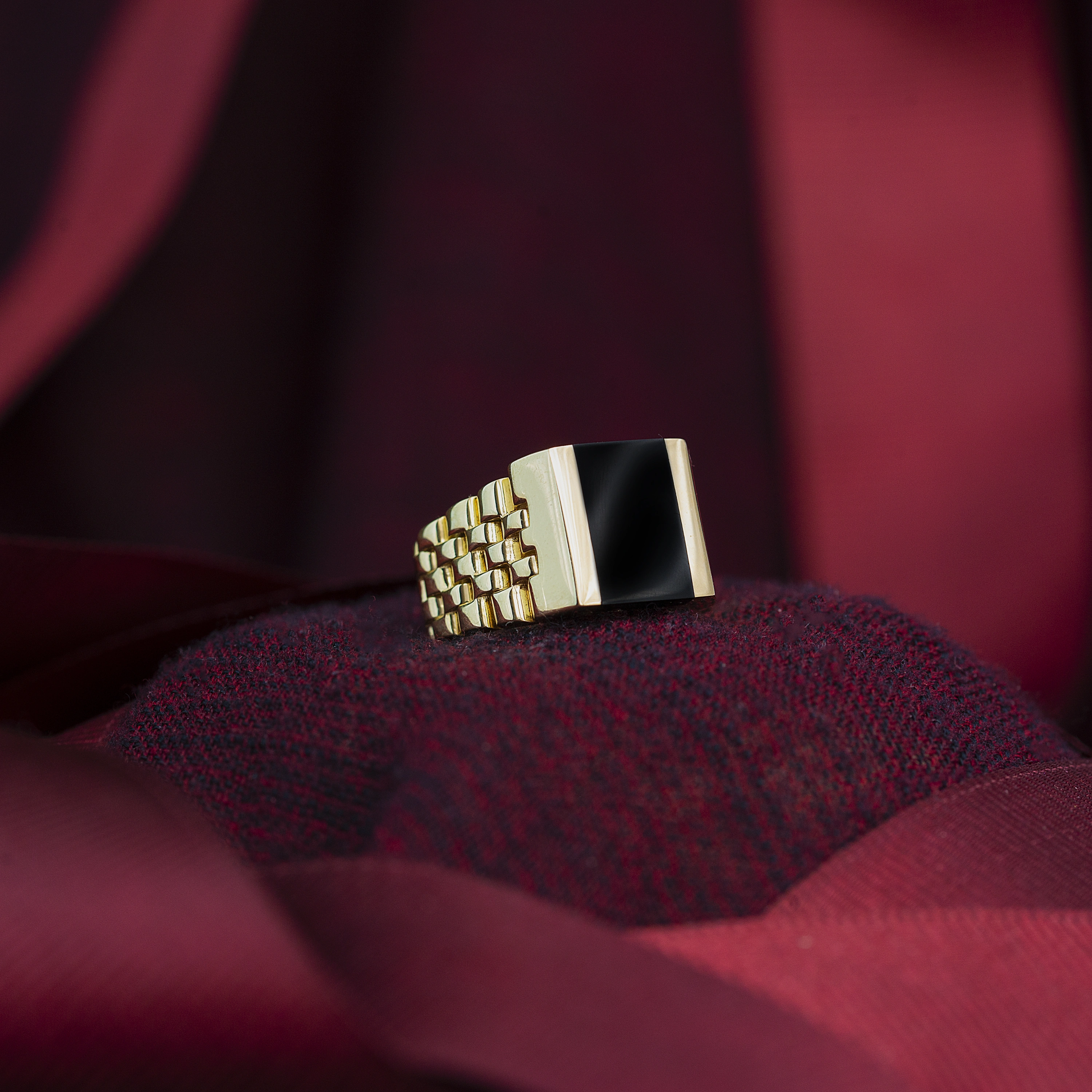 Siyah Dikdörtgen Kesim 14 Ayar Altın Yüzük