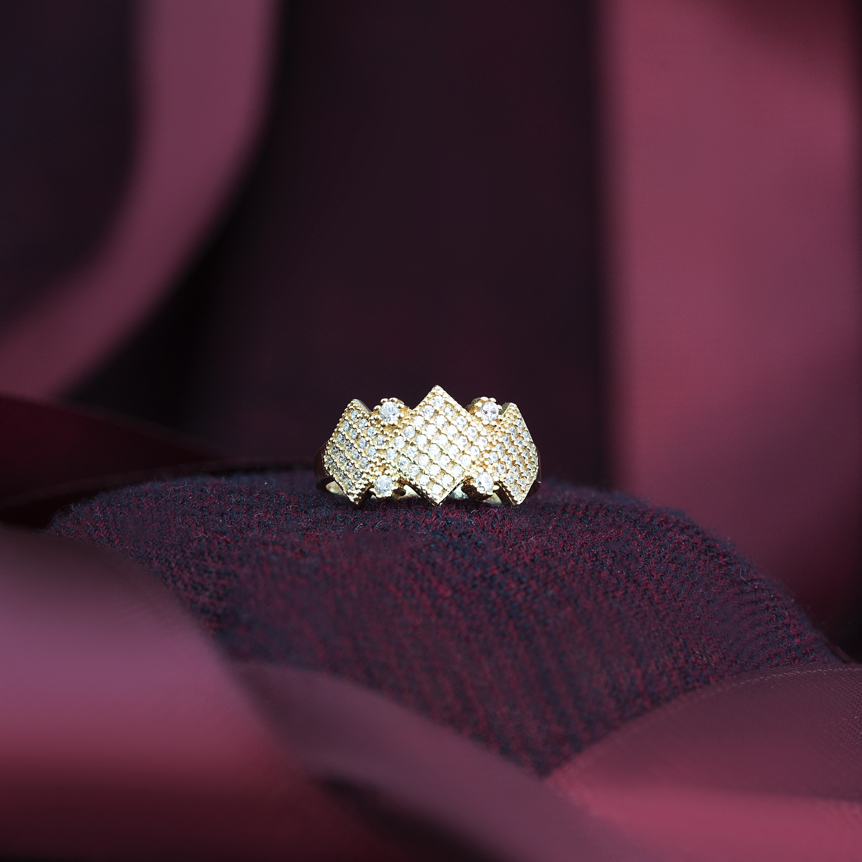 Swarovvski Taşlı 8 Ayar Altın Yüzük