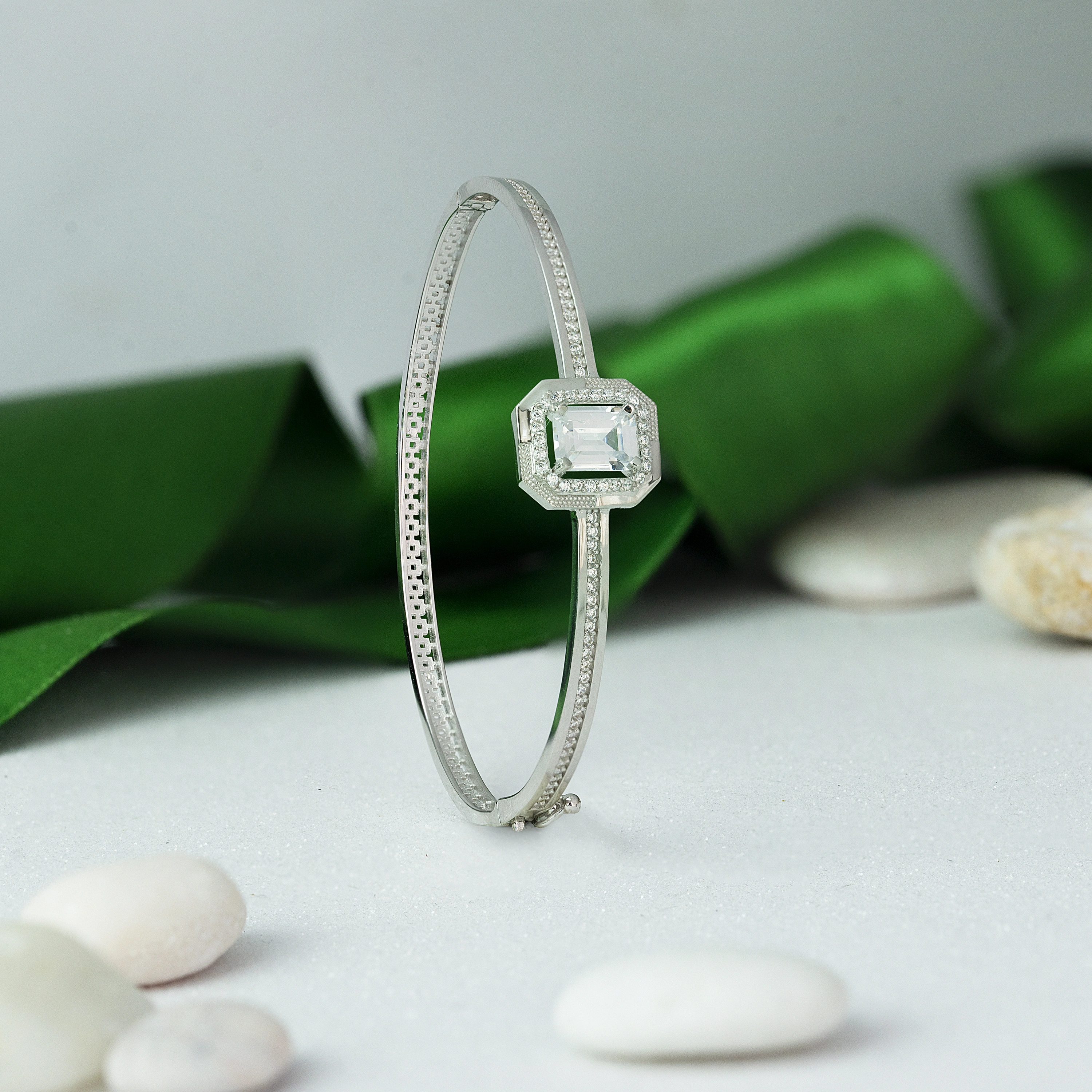 Taşlı Baget 8 Ayar Kelepçe Bilezik