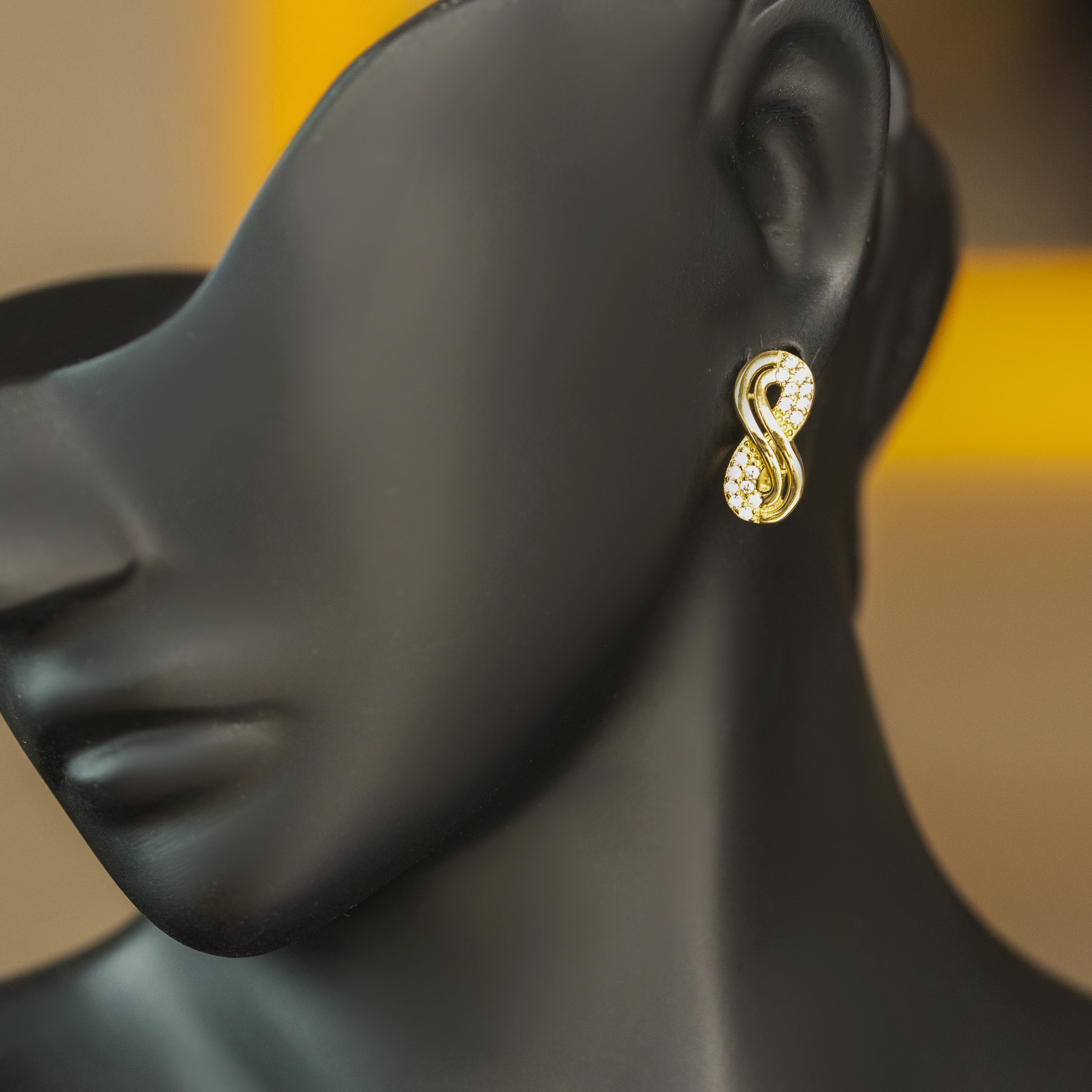 Taşlı Sonsuzluk 14 Ayar Klipsli Altın Küpe