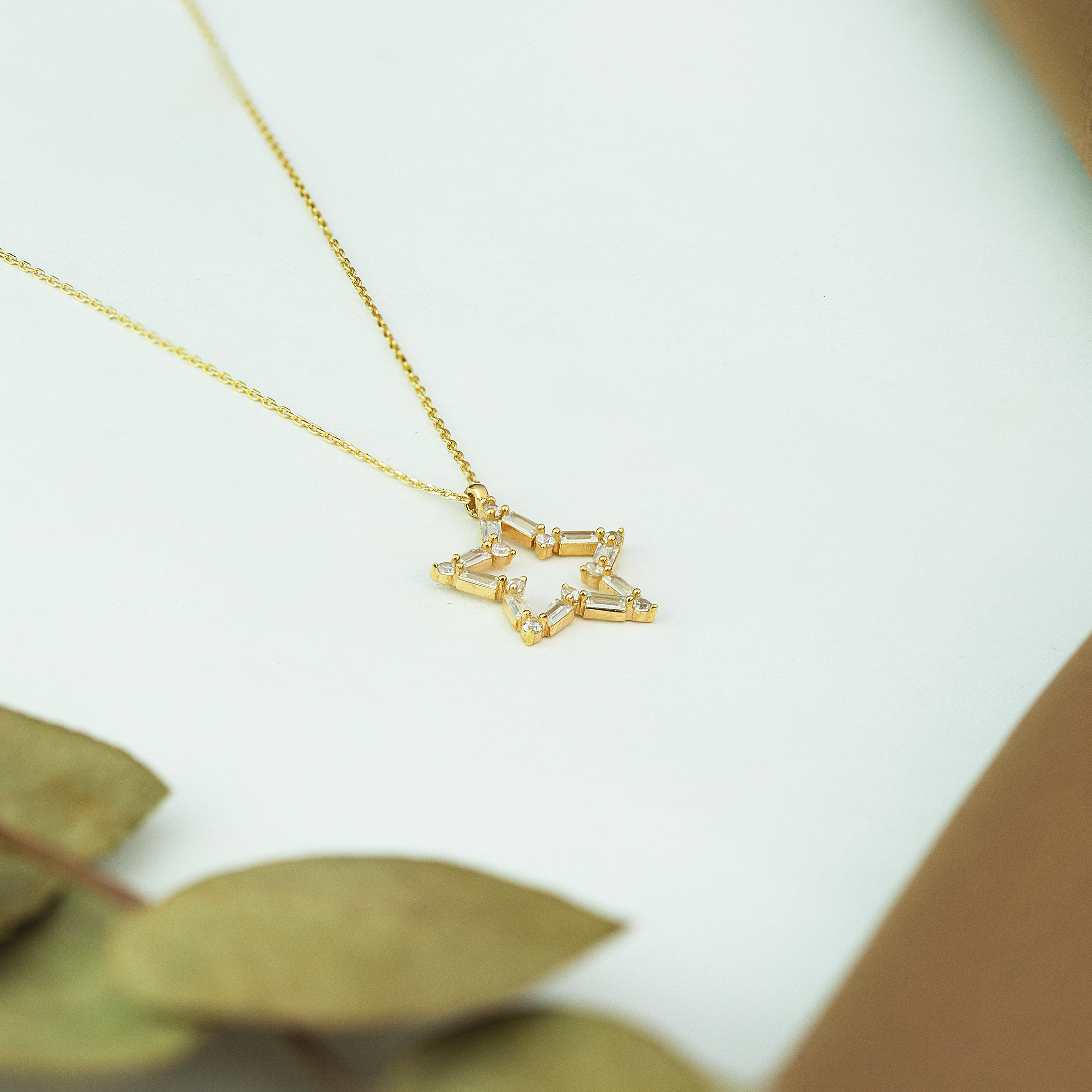 Taşlı Yıldız 8 Ayar Altın Kolye