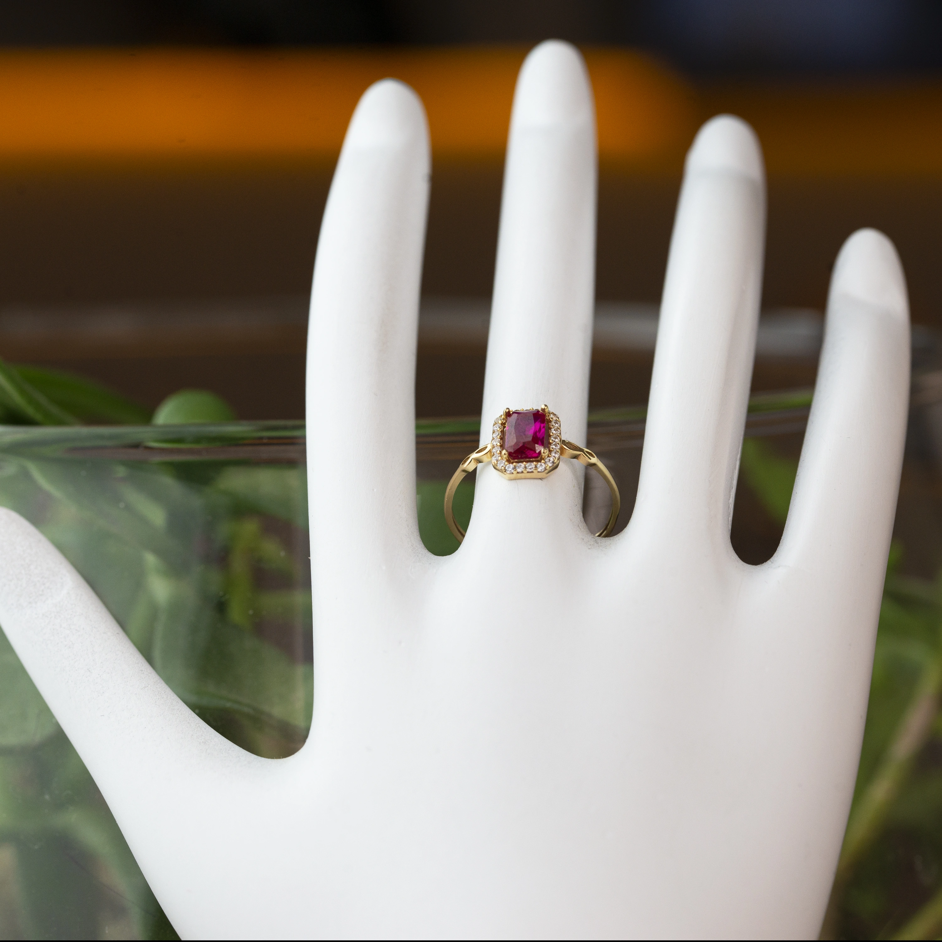 Yakut Taşlı 8 Ayar Altın Yüzük