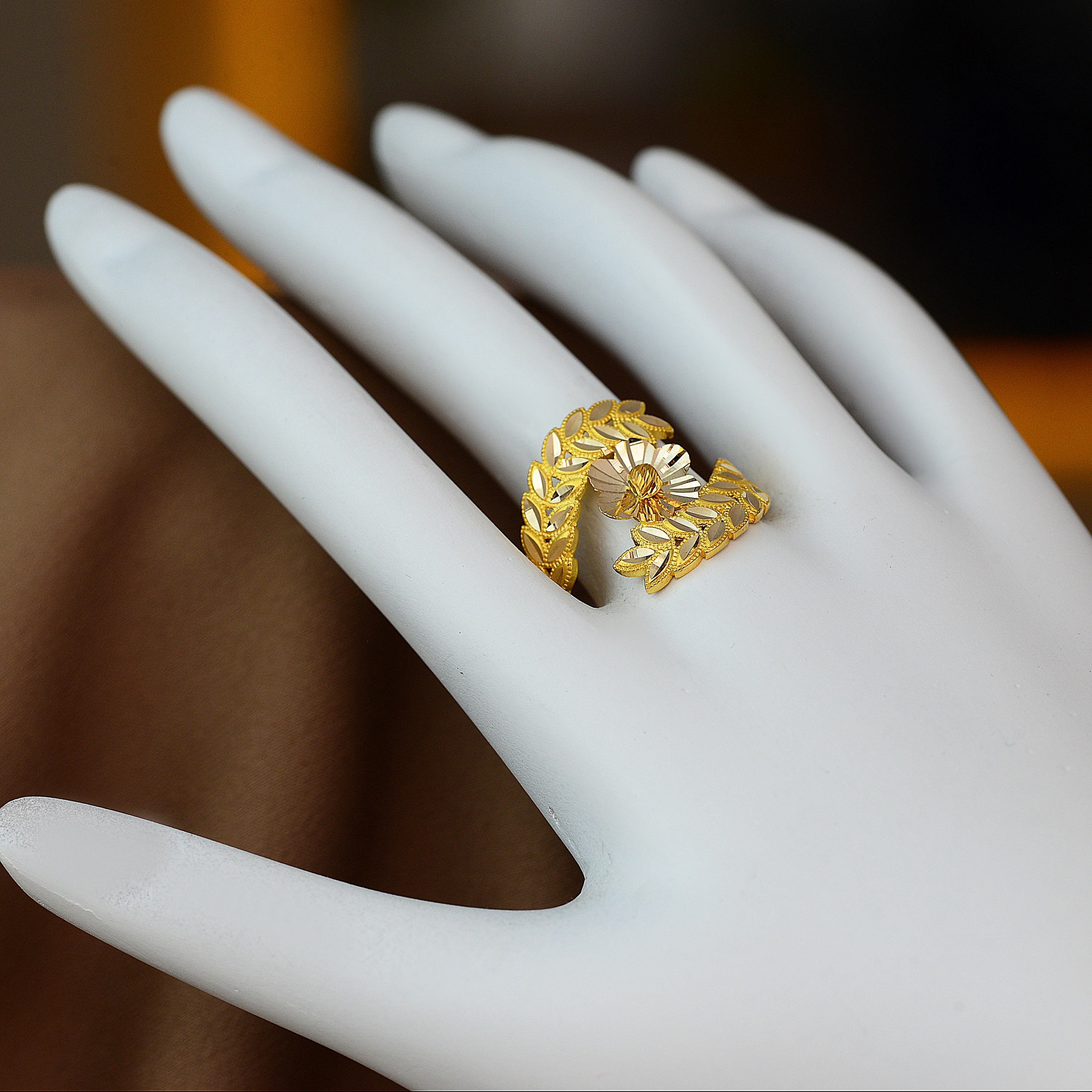 Yaprak Motifli 14 Ayar Altın Yüzük