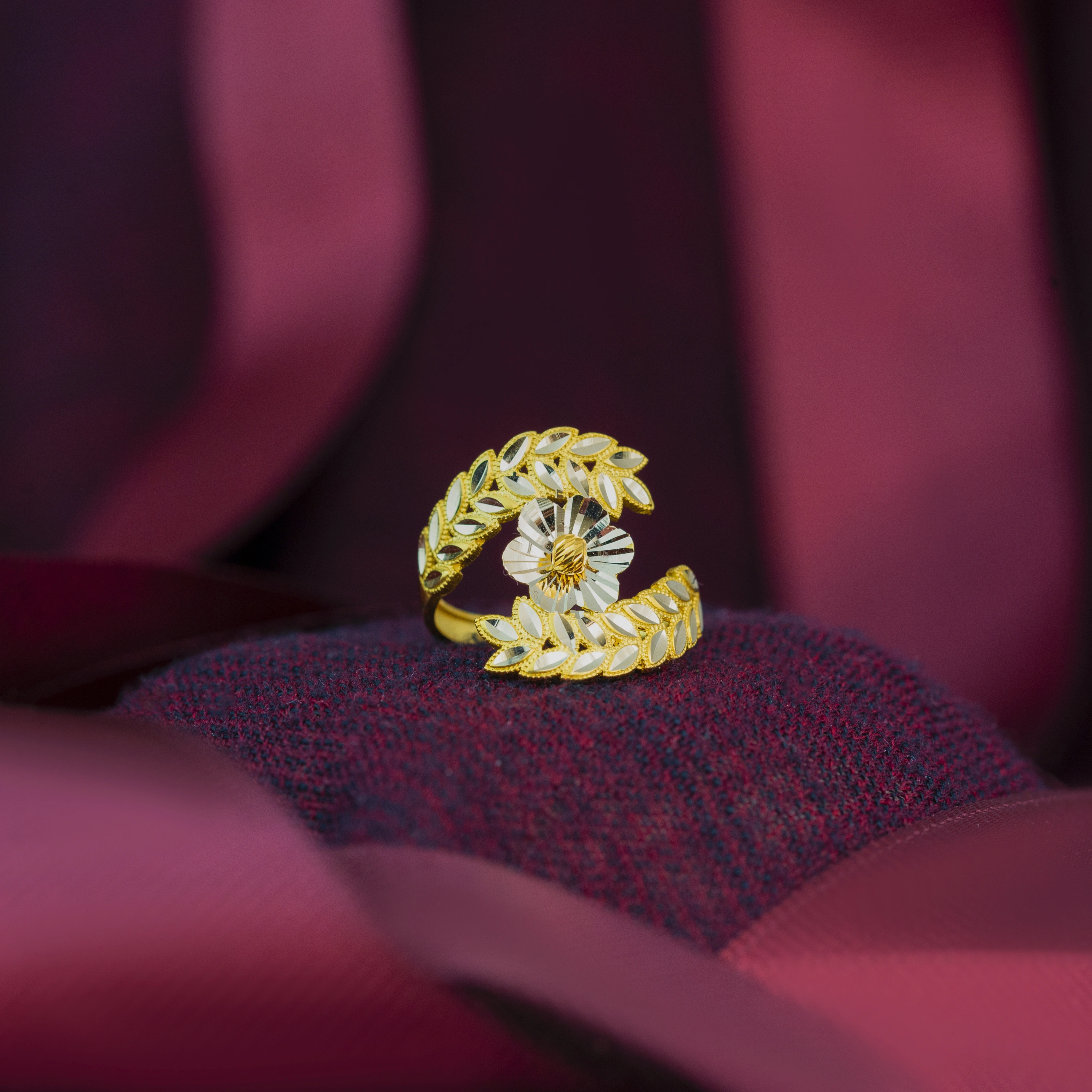 Yaprak Motifli 14 Ayar Altın Yüzük