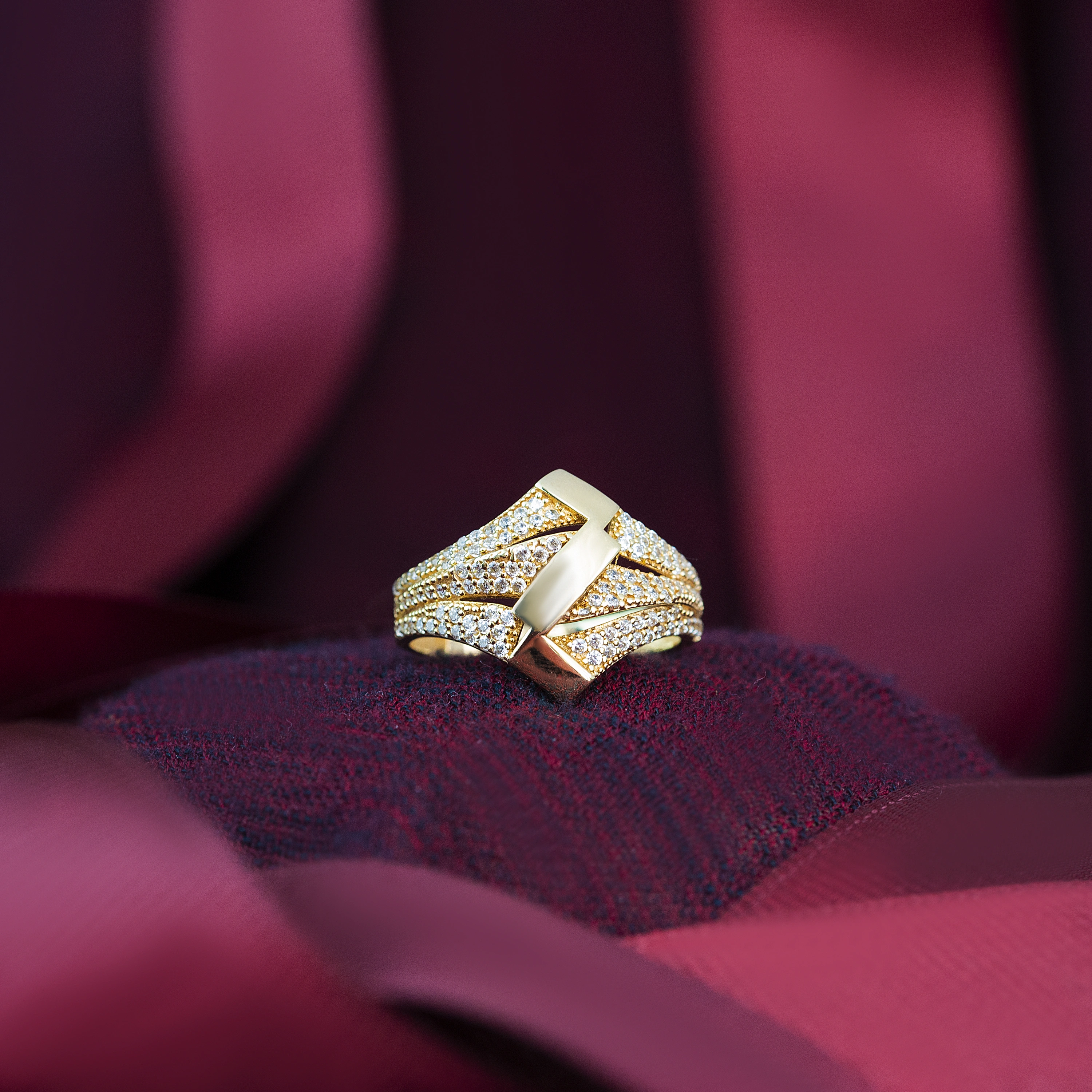 Yelpaze Kesim TekTaşlı 8 Ayar Altın Yüzük