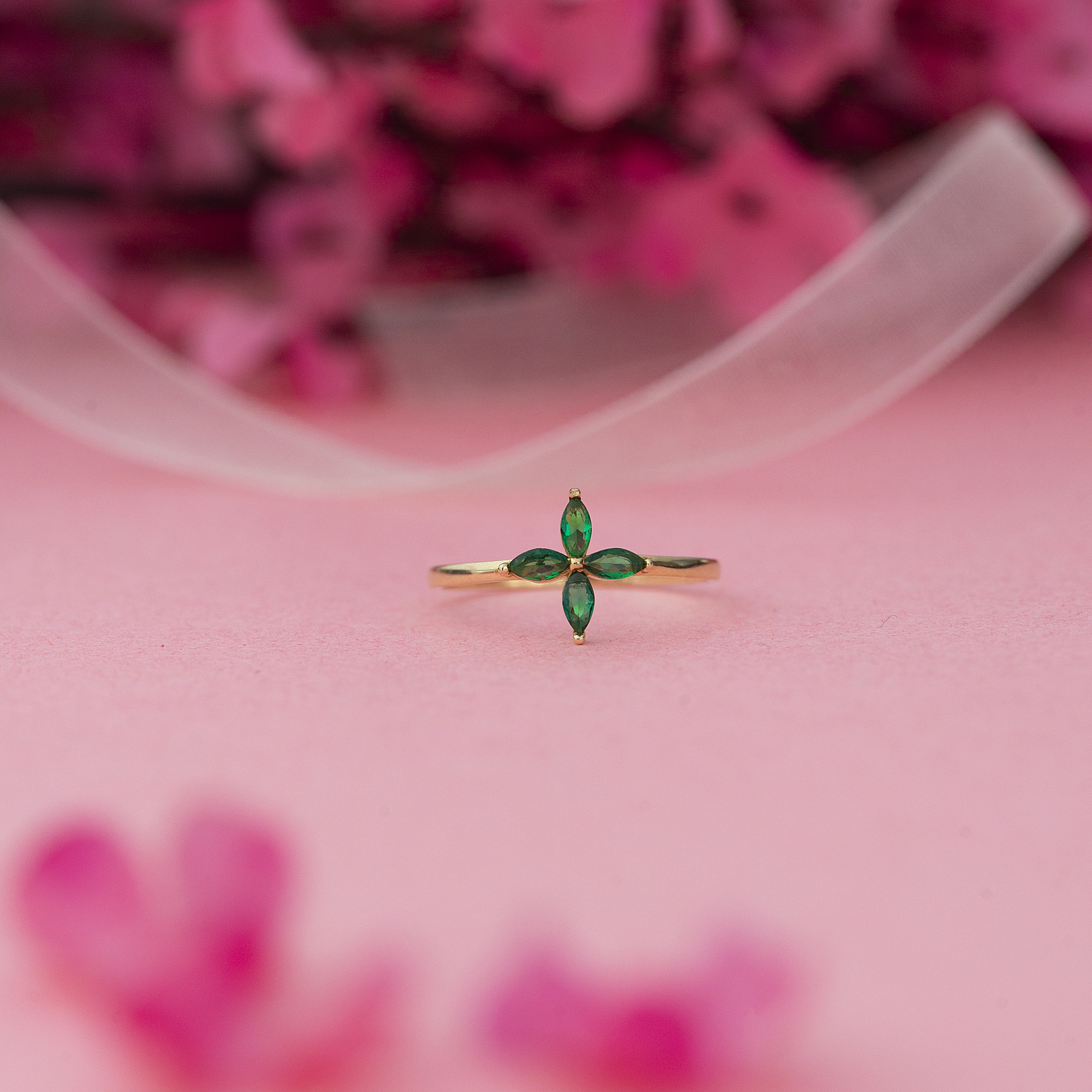 Yeşil Taşlı 8 Ayar Altın Yüzük