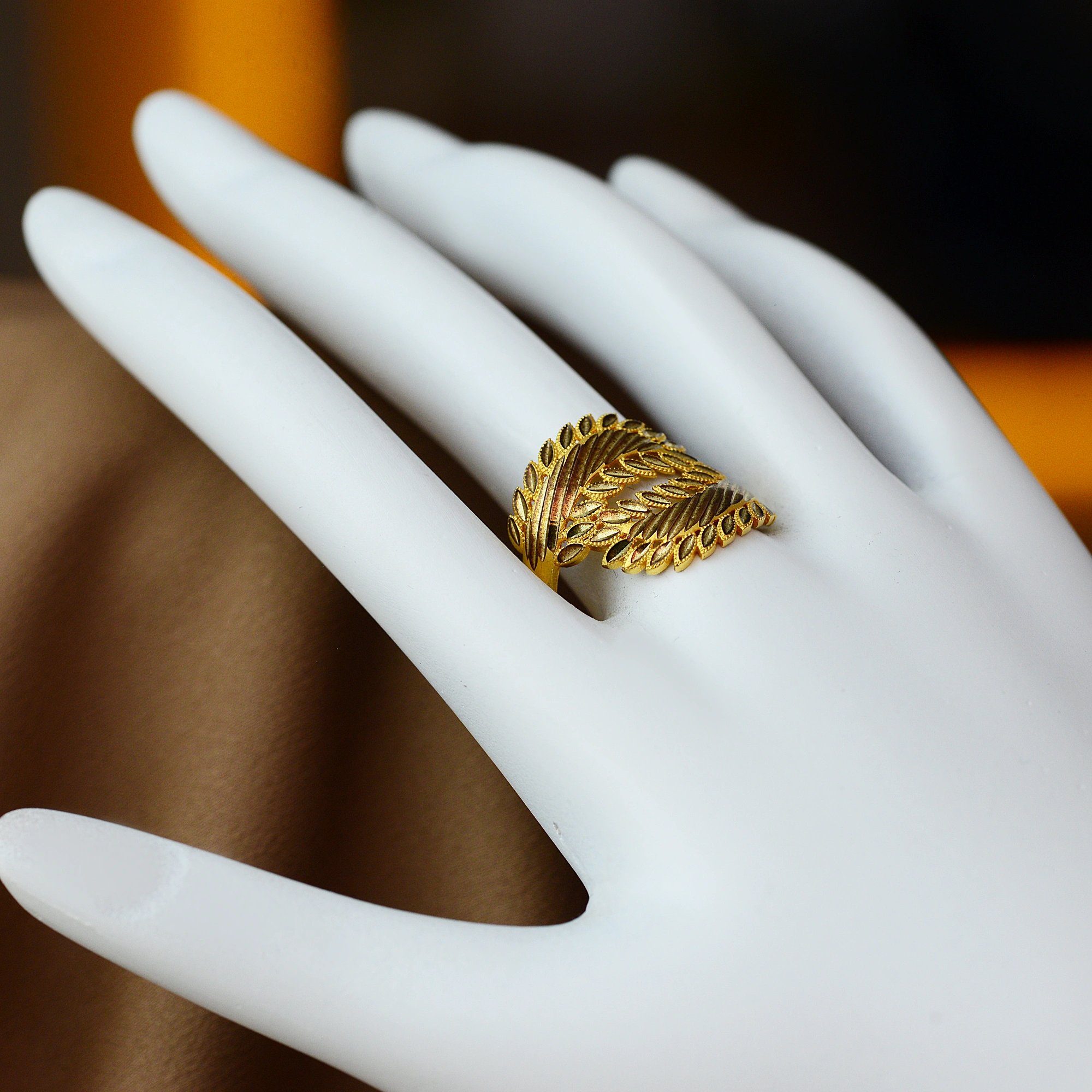 Yaprak Desenli 8 Ayar Altın Yüzük