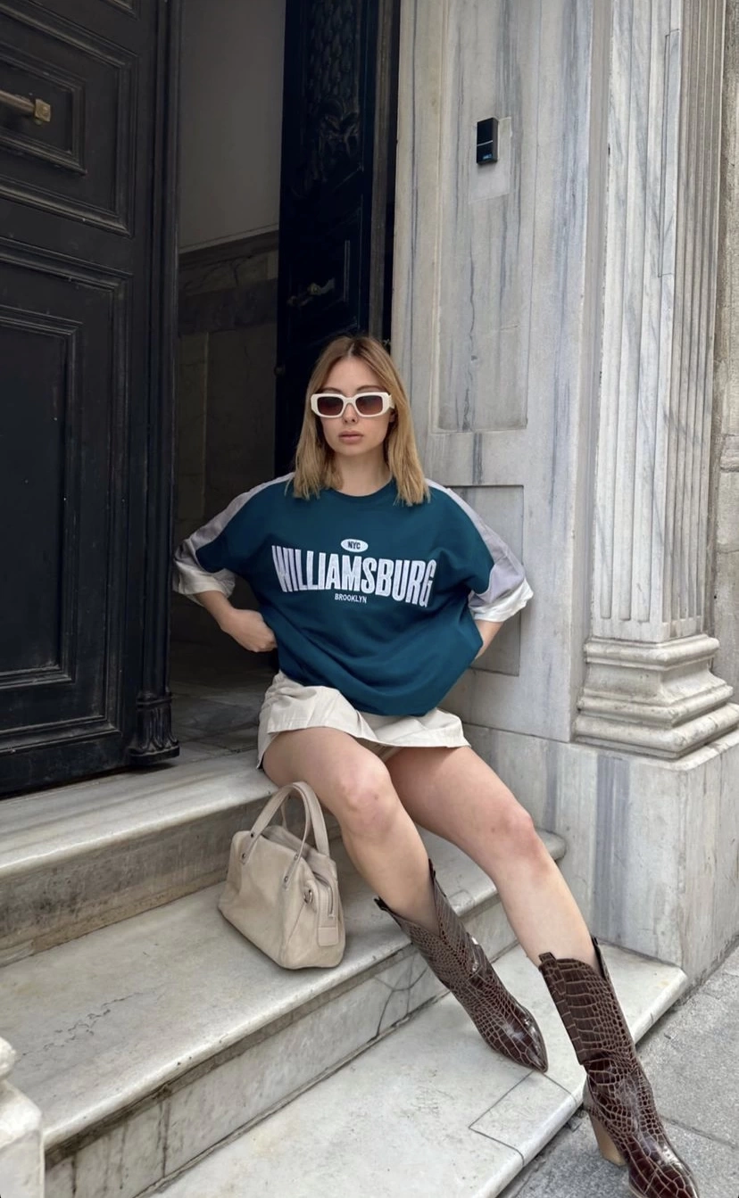 WILLIAMSBURG Unisex Oversize Tshirt