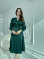 Kuşaklı, Dökümlü ve Şık Tensel Saten Zümrüt Elbise