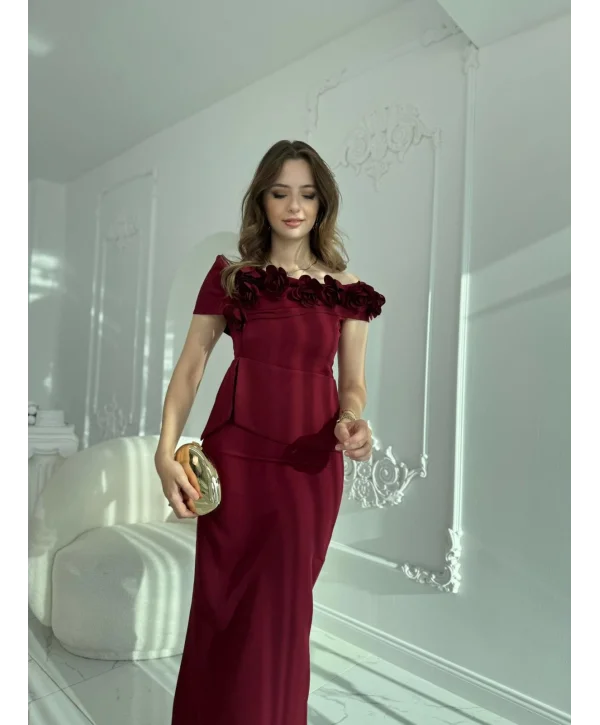 3D Çiçek Detaylı Madonna Yaka Tam Boy Bordo Abiye Elbise