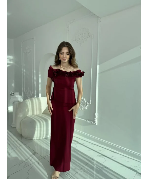3D Çiçek Detaylı Madonna Yaka Tam Boy Bordo Abiye Elbise