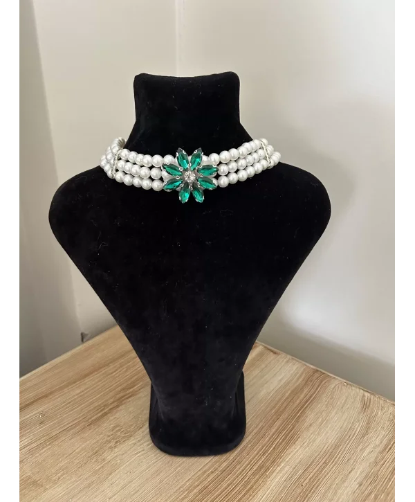 Çiçek taş detaylı inci choker yeşil