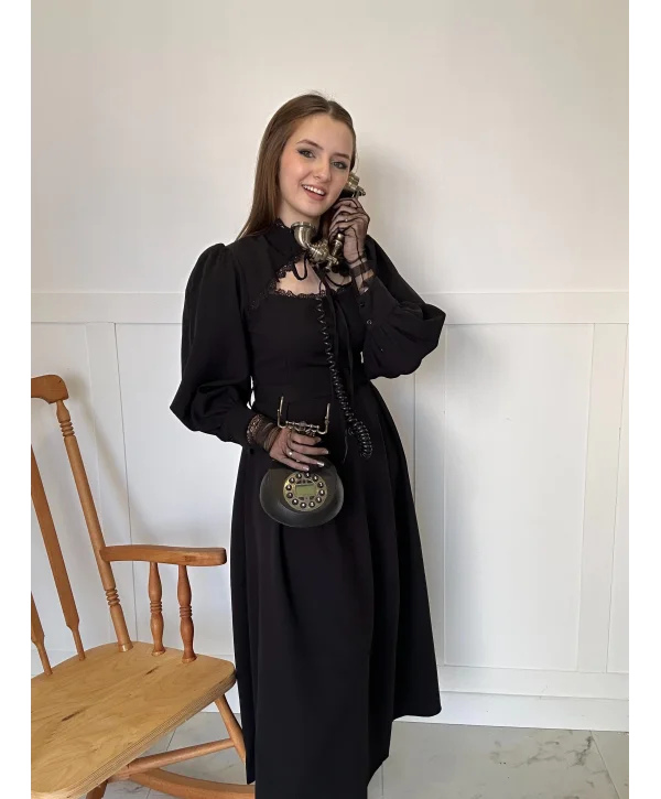 Göğüs Detaylı Yakası Bağlamalı Siyah Max Boy Elbise