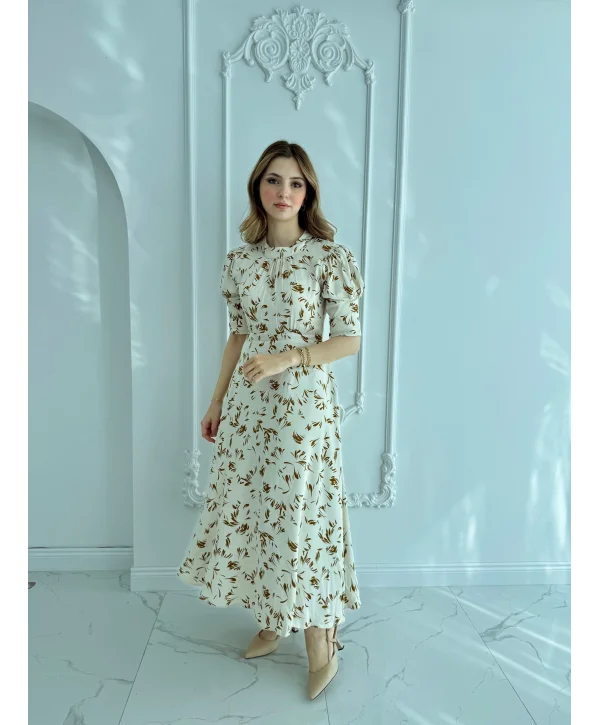 Sırt Bağlama Detaylı Ekru Kahve Desenli Maxi Boy Saten Elbise