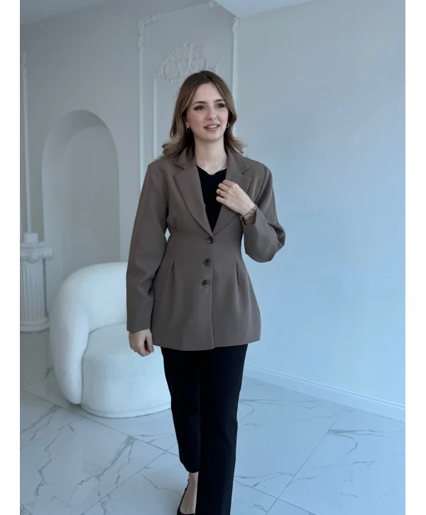 Belden oturtmalılı düğmeli vizon ceket