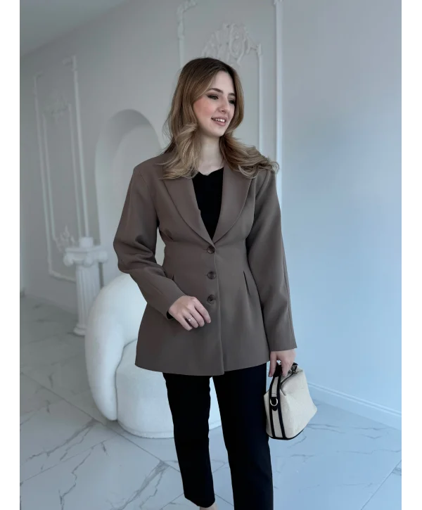 Belden oturtmalılı düğmeli vizon ceket