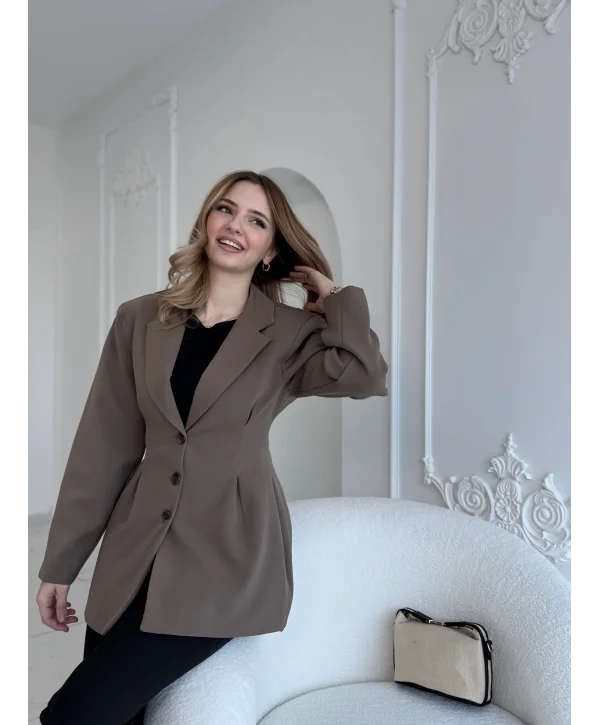 Belden oturtmalılı düğmeli vizon ceket